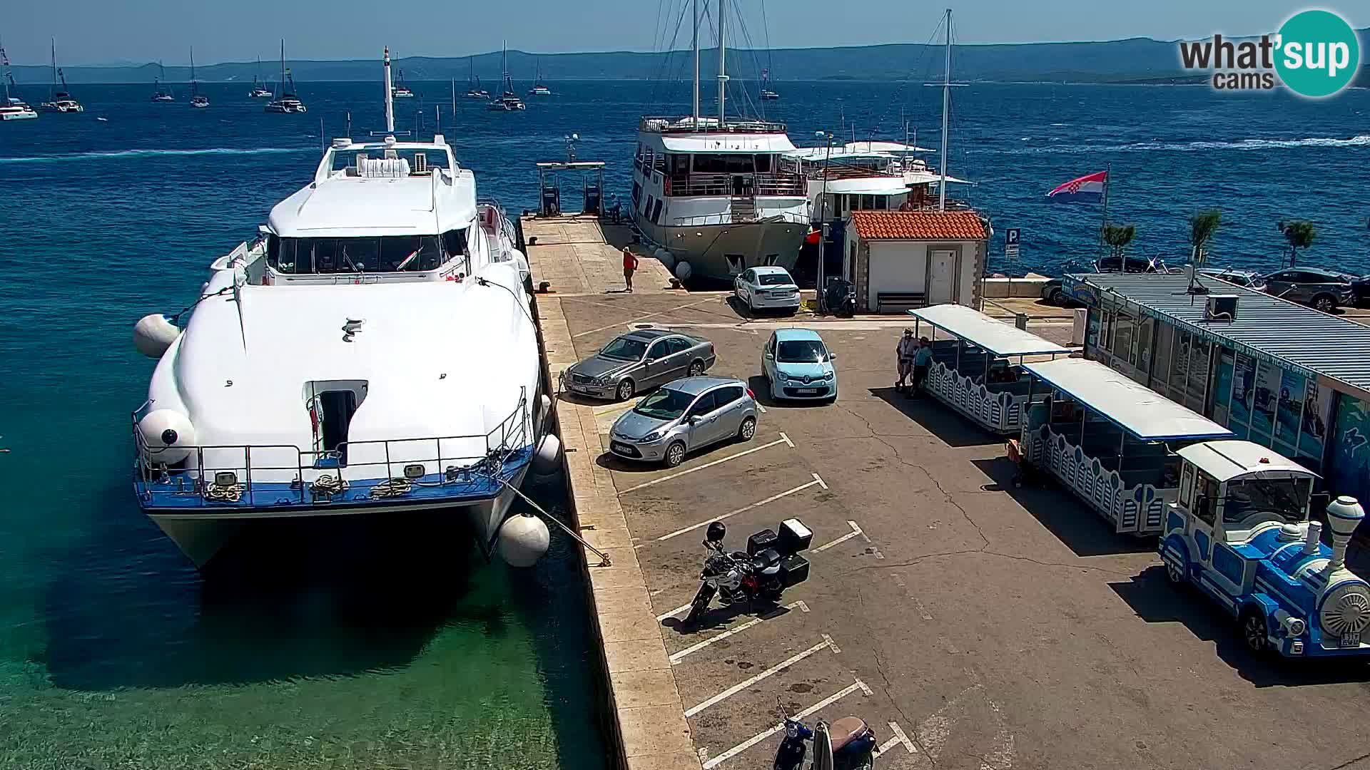 Webcam Bol Town Center & Marina – Live View from Bol, Brač