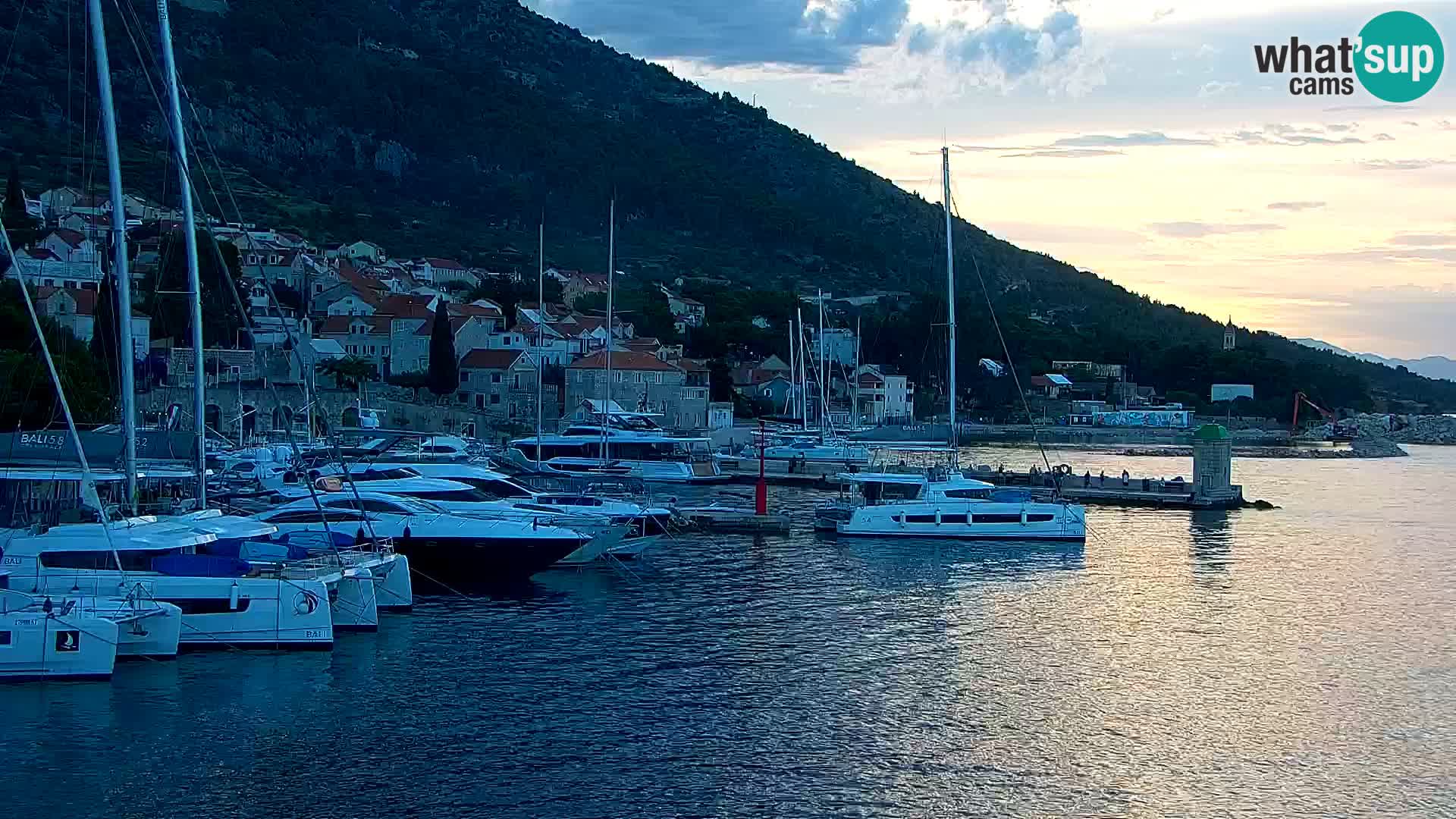 Webcam Bol Town Center & Marina – Live View from Bol, Brač