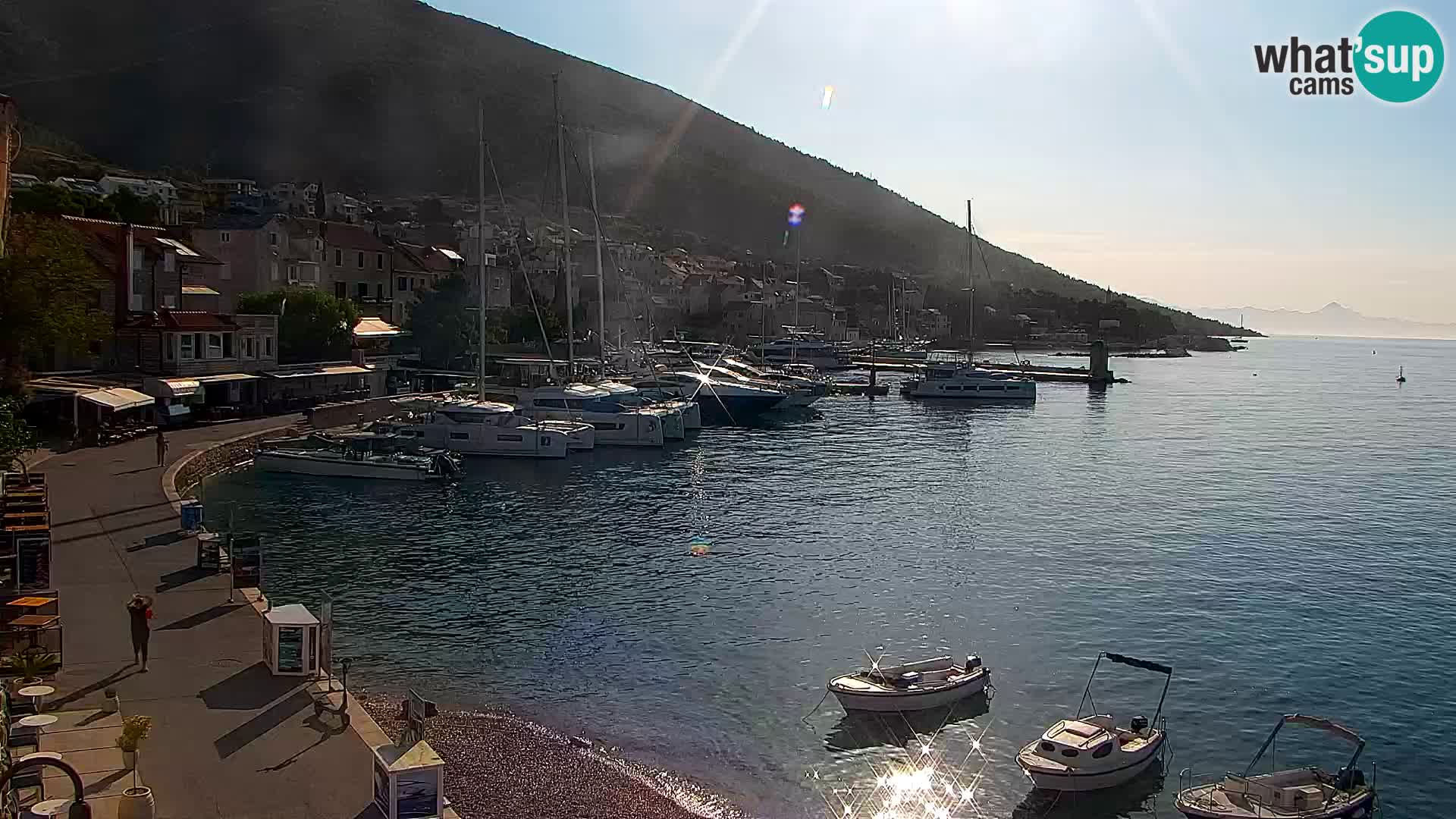 Webcam Bol Centro e Marina – Vista live dal porto di Bol