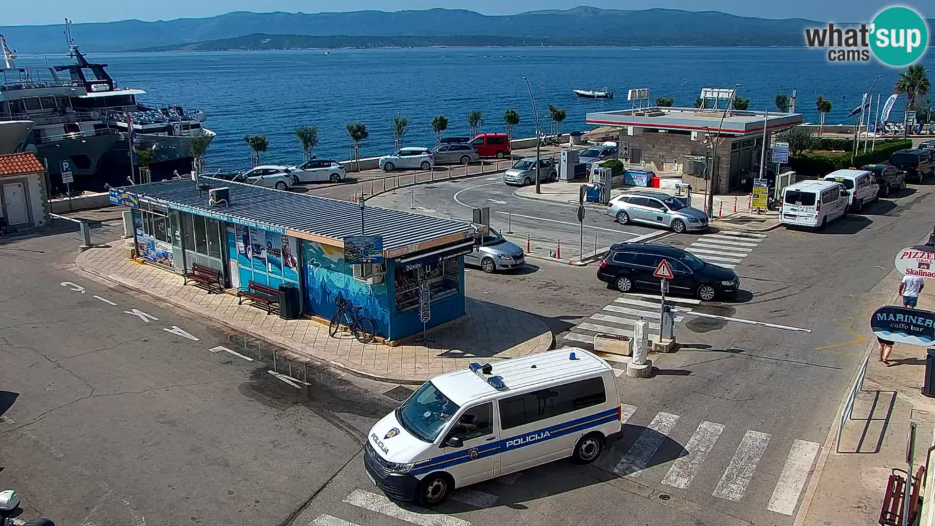 Web kamera Bol – Centar mjesta i marina | Pogled uživo