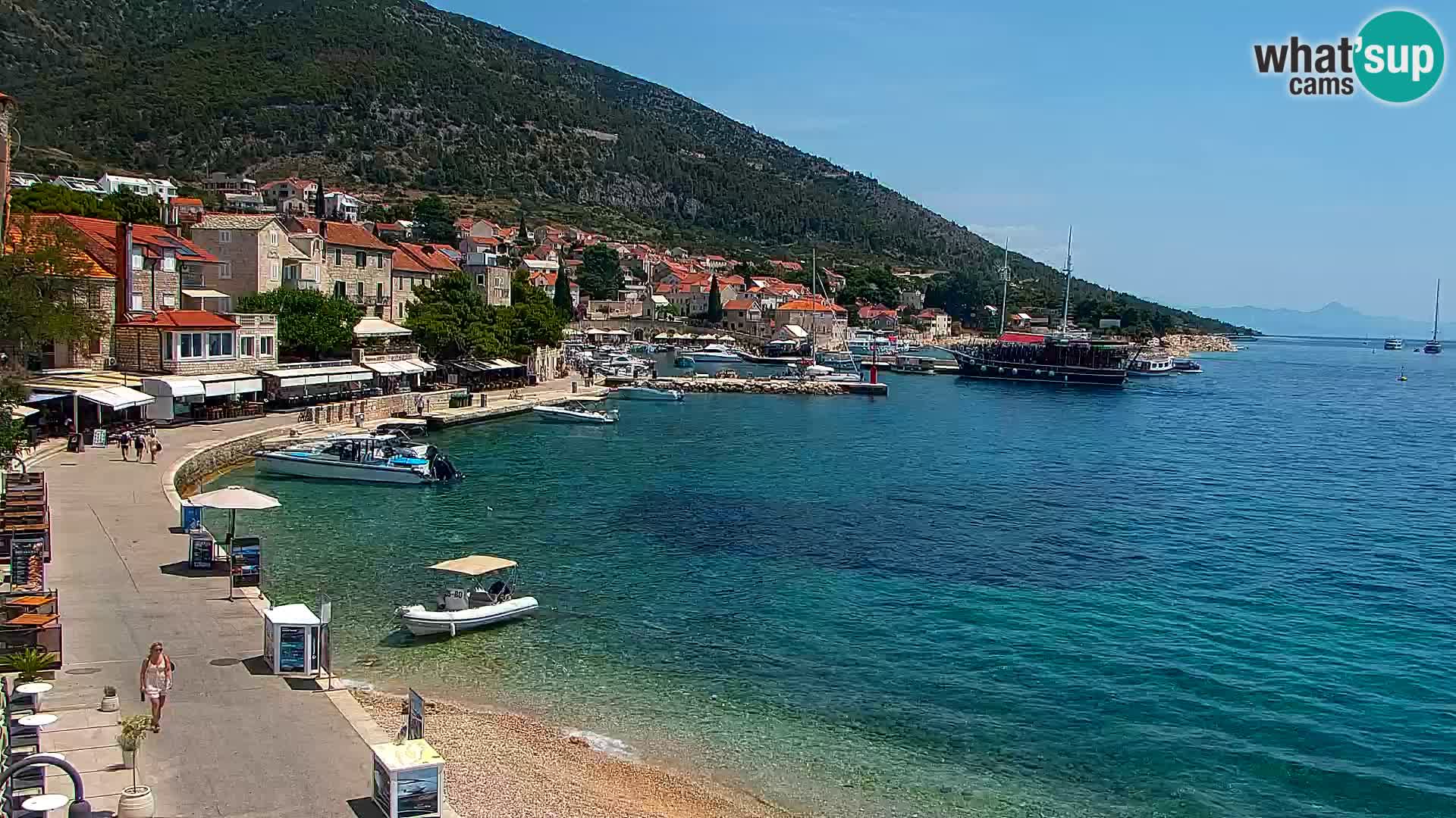 Web kamera Bol – Centar mjesta i marina | Pogled uživo