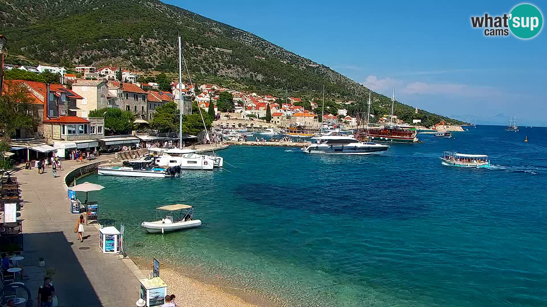 Web kamera Bol – Centar mjesta i marina | Pogled uživo