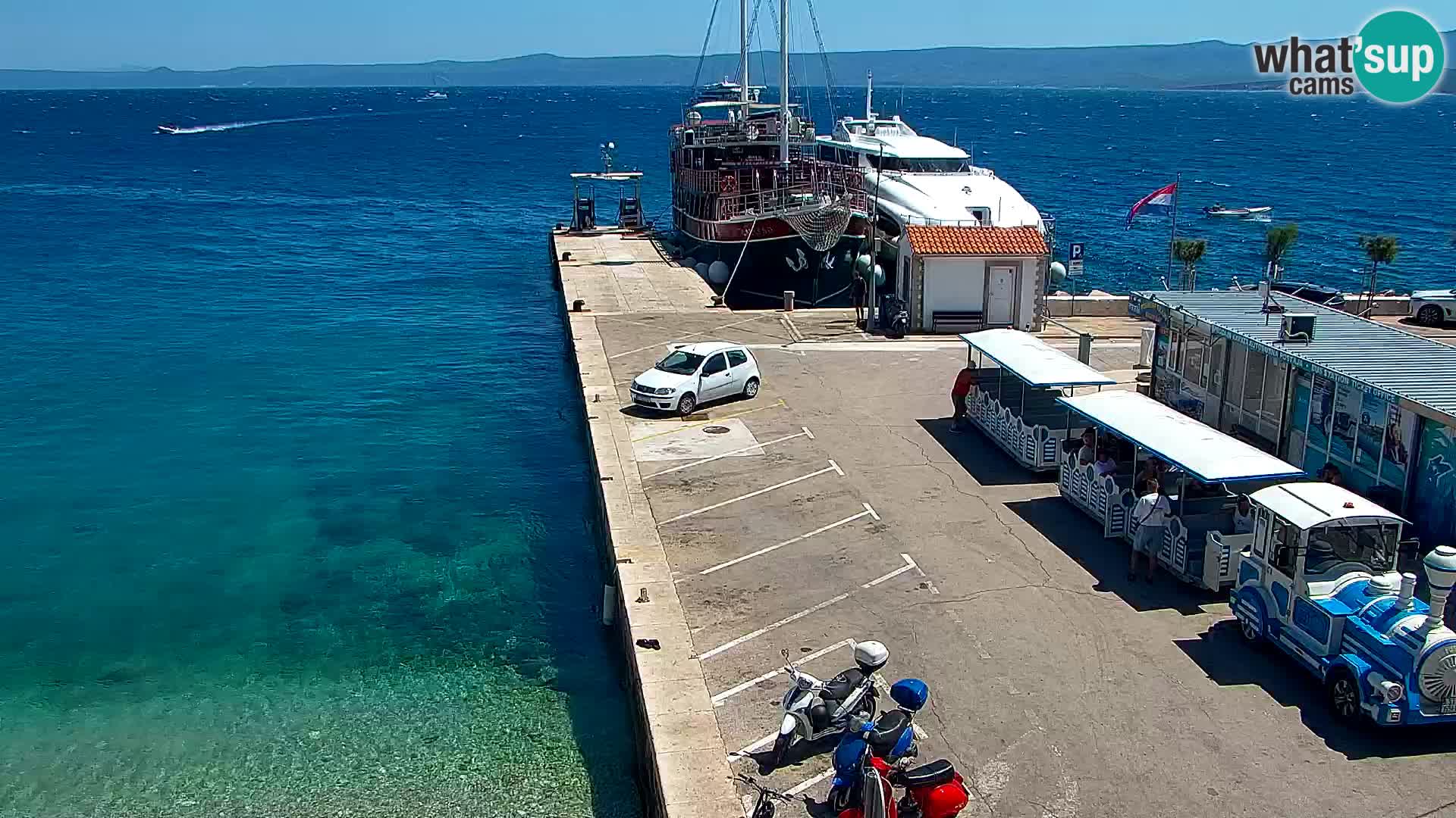 Webcam Bol Town Center & Marina – Live View from Bol, Brač