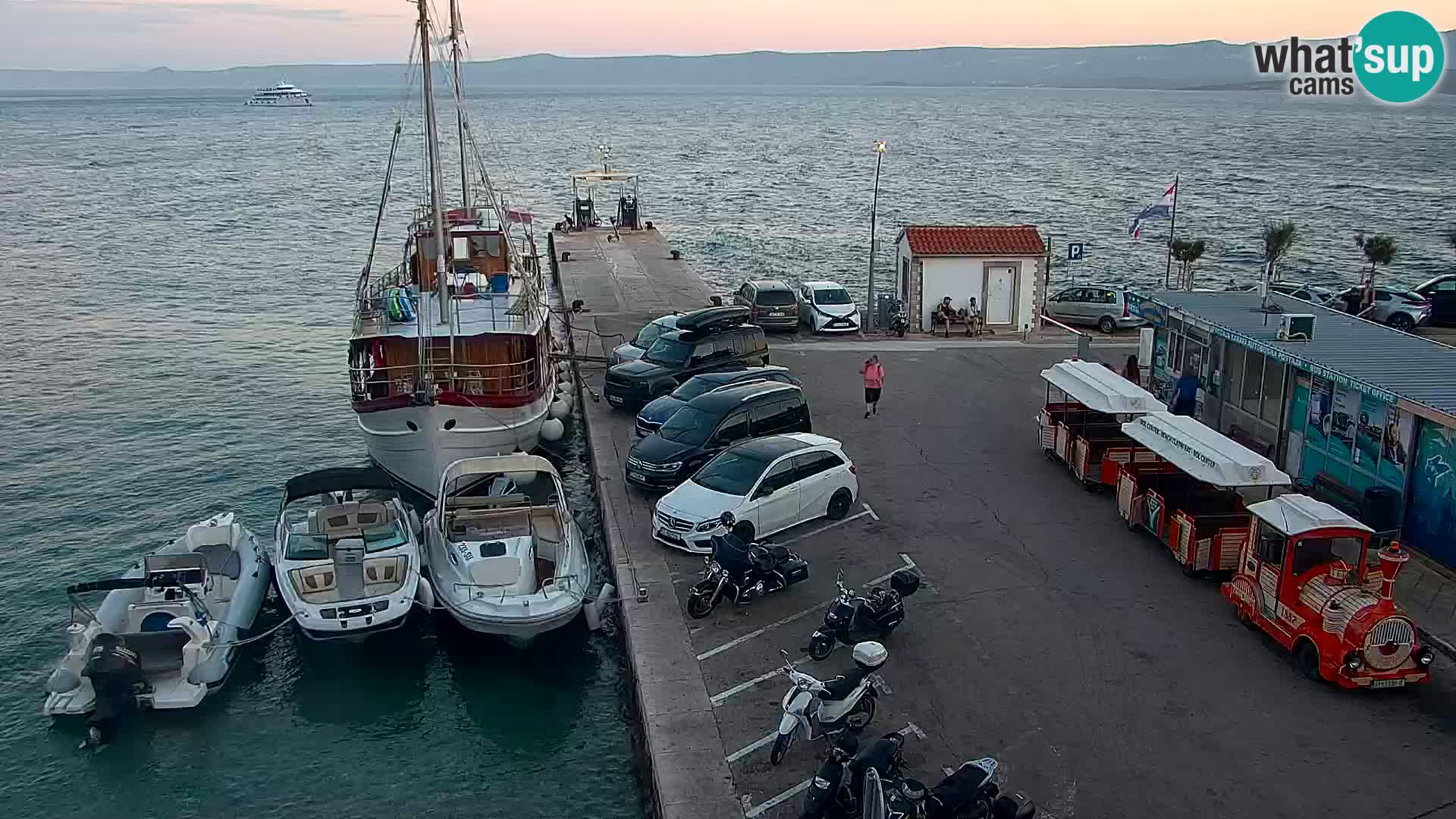 Webcam Bol Centro e Marina – Vista live dal porto di Bol