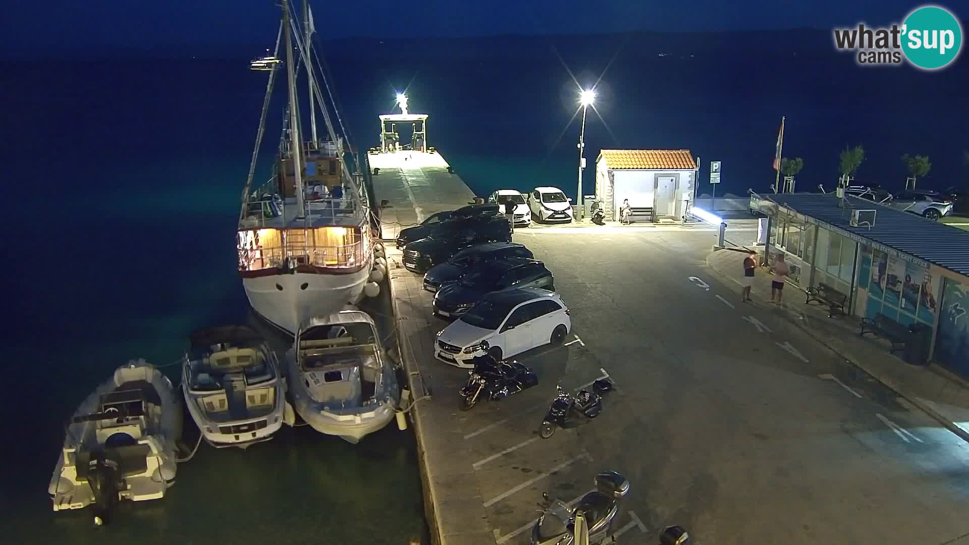 Webcam Bol Centro e Marina – Vista live dal porto di Bol