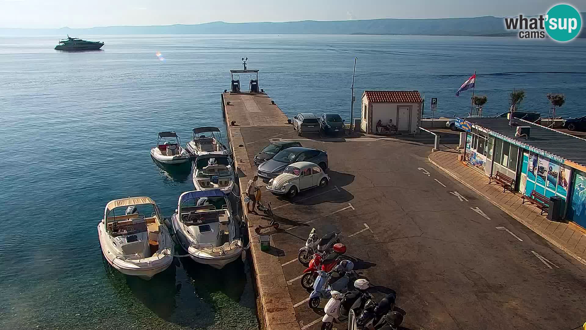 Webcam Bol Centro e Marina – Vista live dal porto di Bol