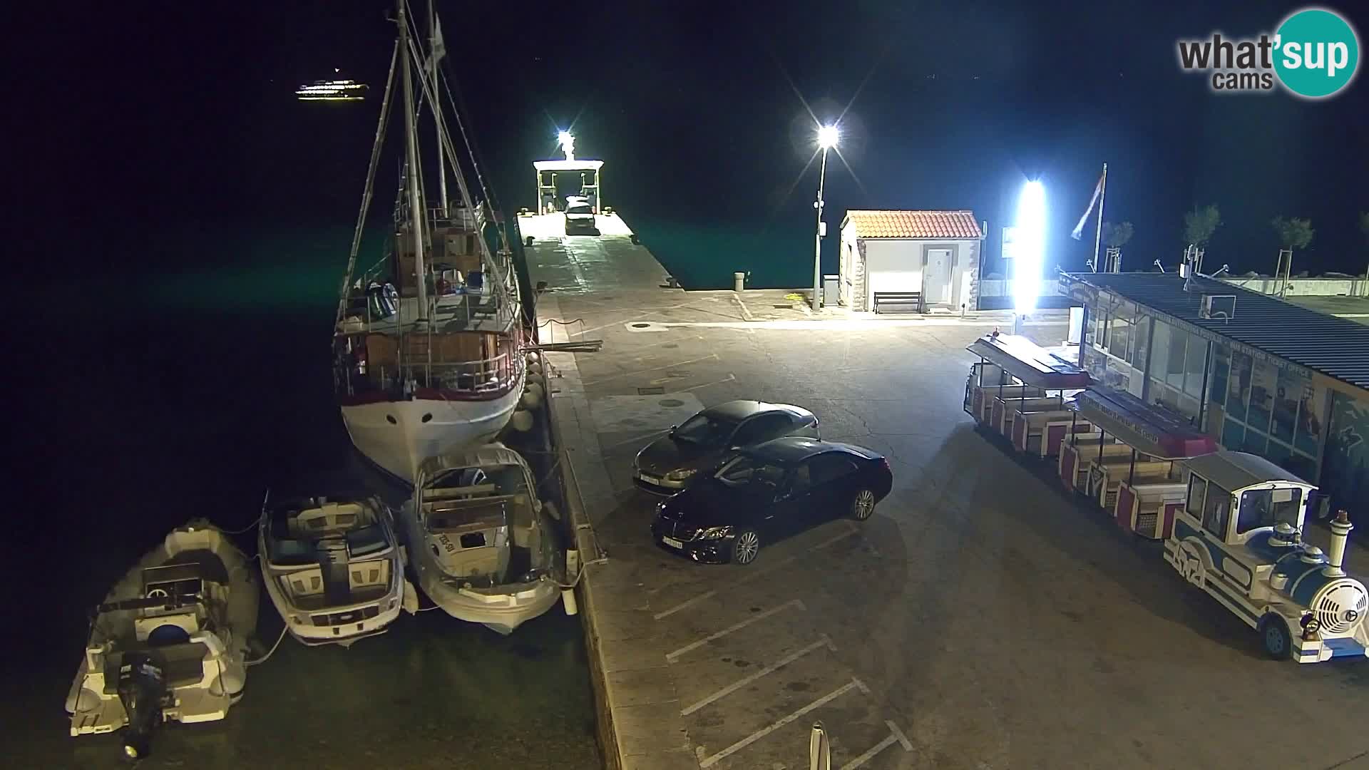 Webcam Bol Centro e Marina – Vista live dal porto di Bol