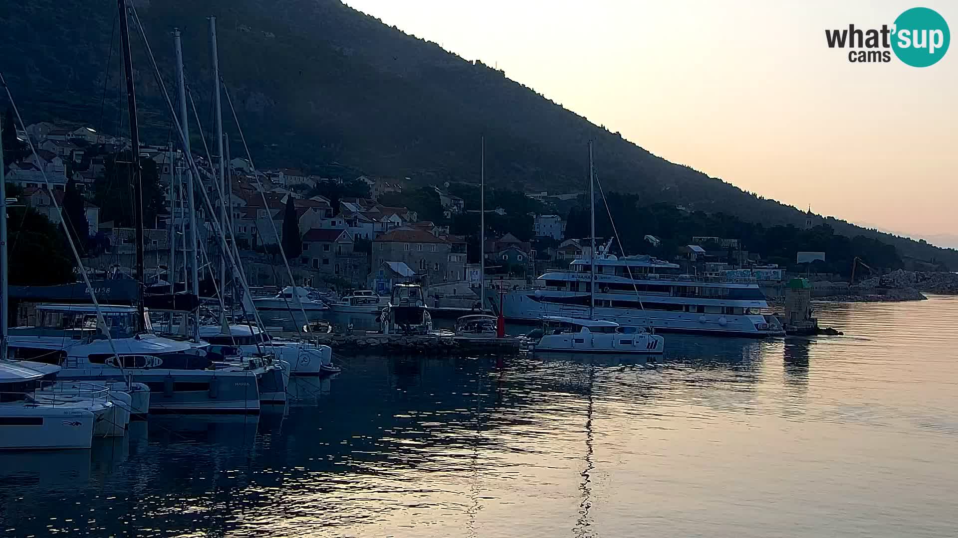Webcam Bol Town Center & Marina – Live View from Bol, Brač