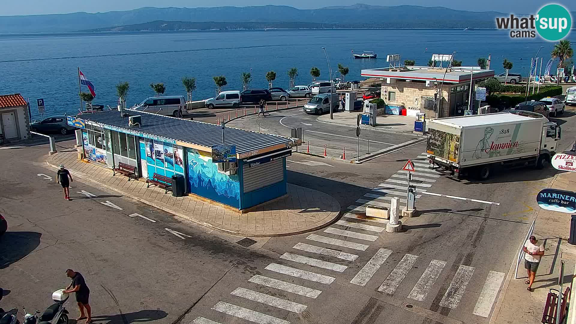 Web kamera Bol – Centar mjesta i marina | Pogled uživo