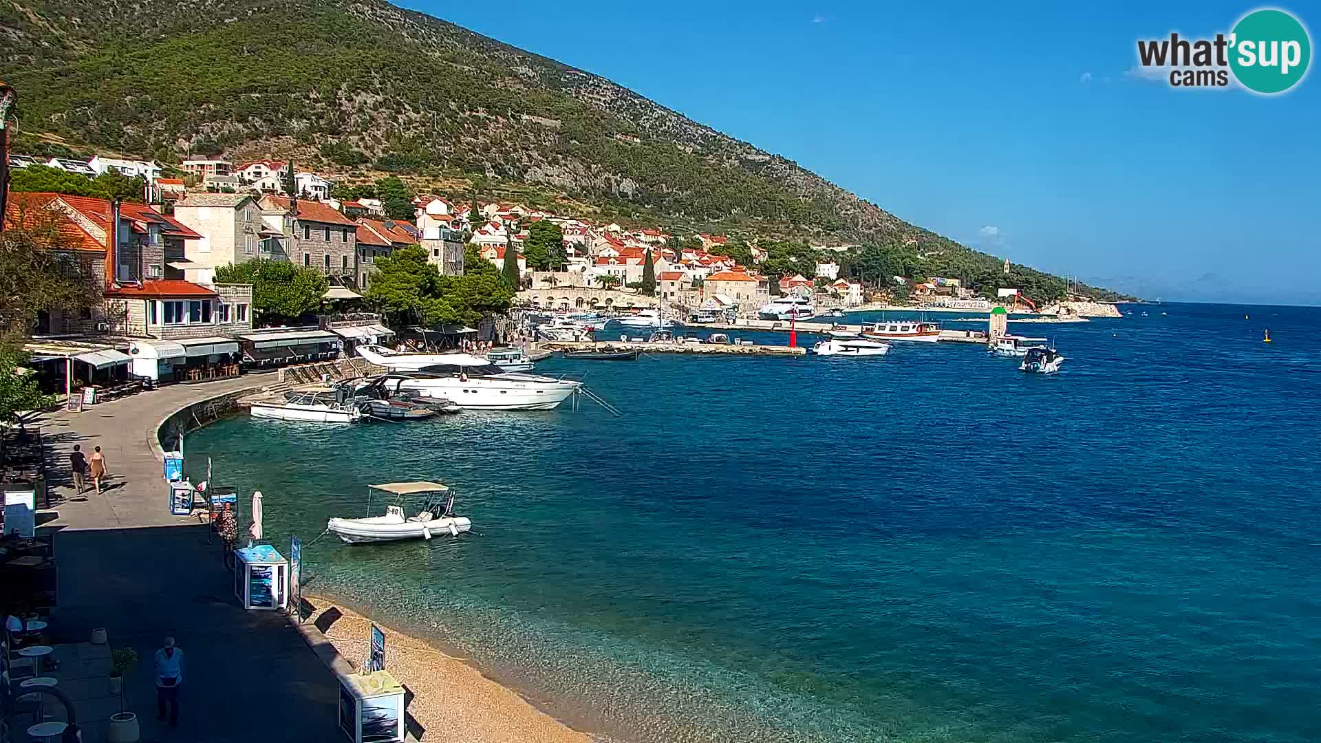 Web kamera Bol – Centar mjesta i marina | Pogled uživo
