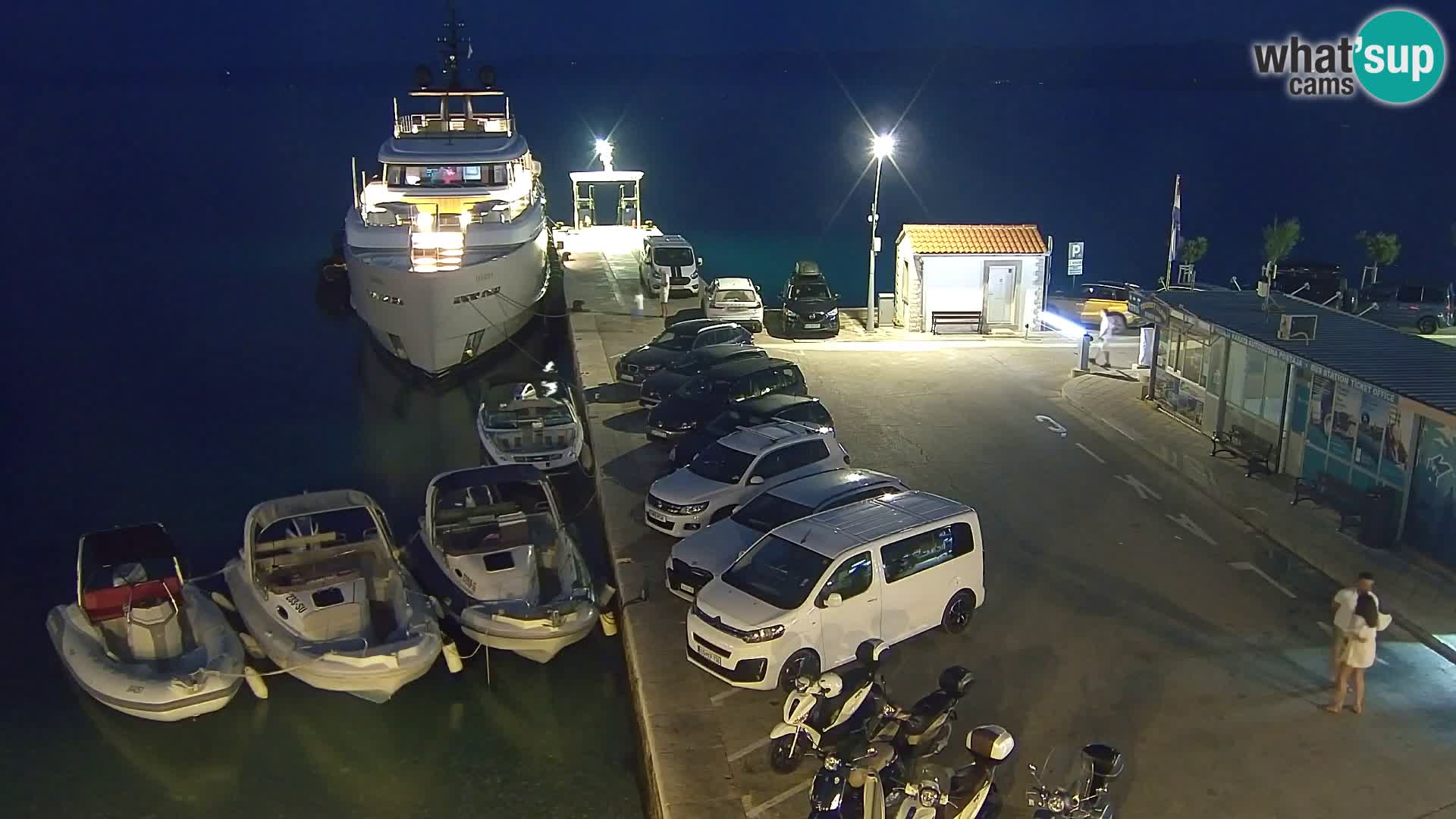 Webcam Bol Centro e Marina – Vista live dal porto di Bol