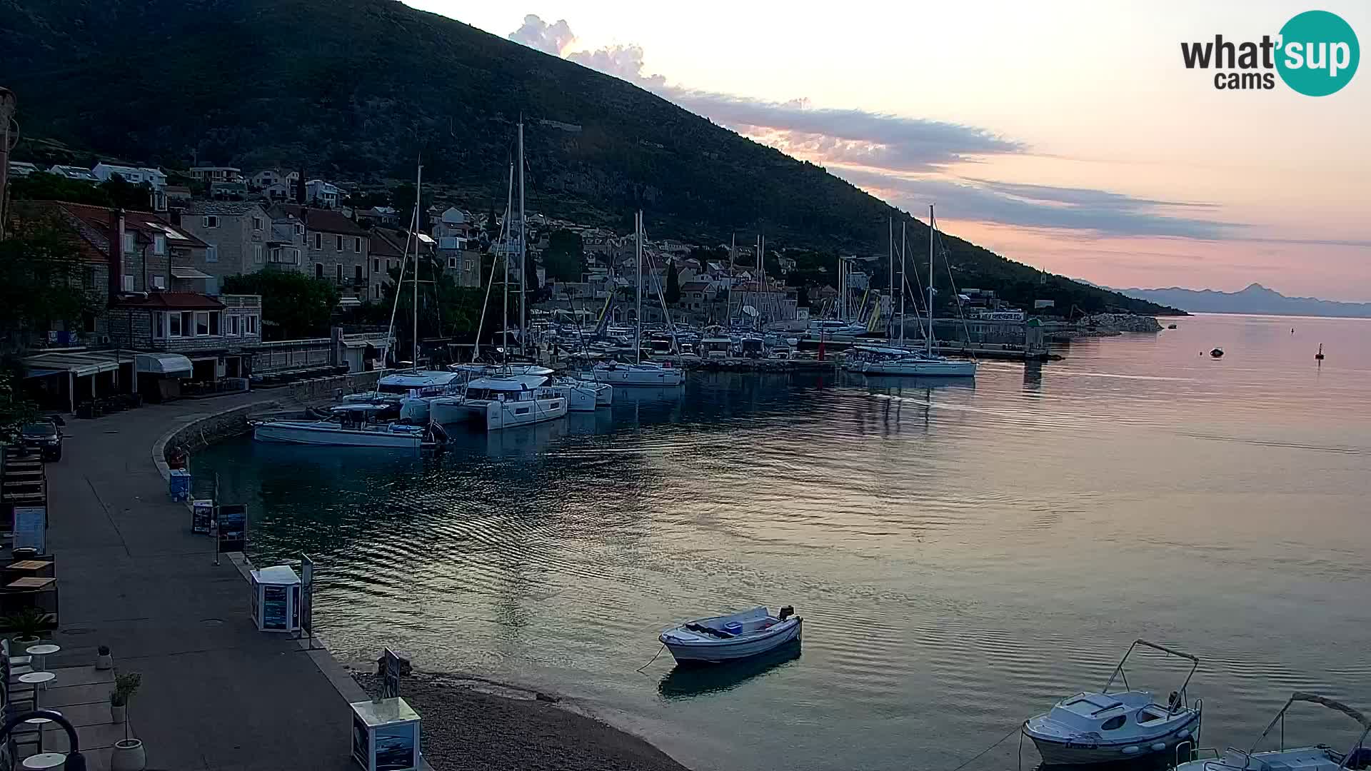 Webcam Bol Centro e Marina – Vista live dal porto di Bol