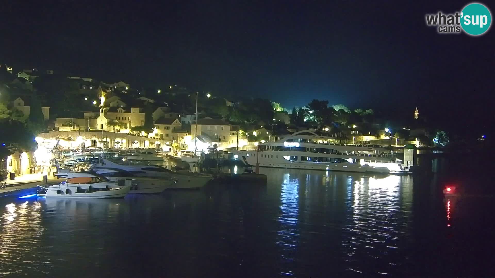 Webcam Bol Centro e Marina – Vista live dal porto di Bol