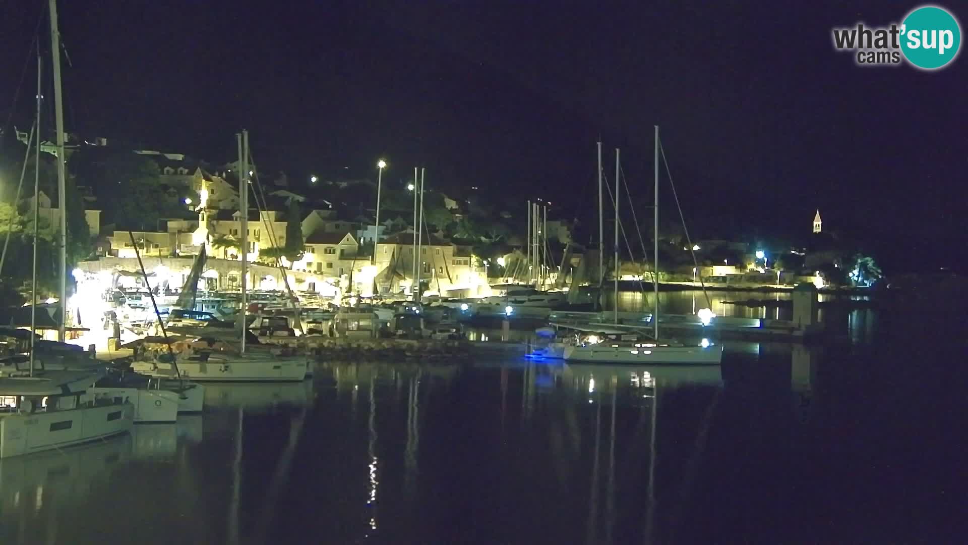 Webcam Bol Centro e Marina – Vista live dal porto di Bol