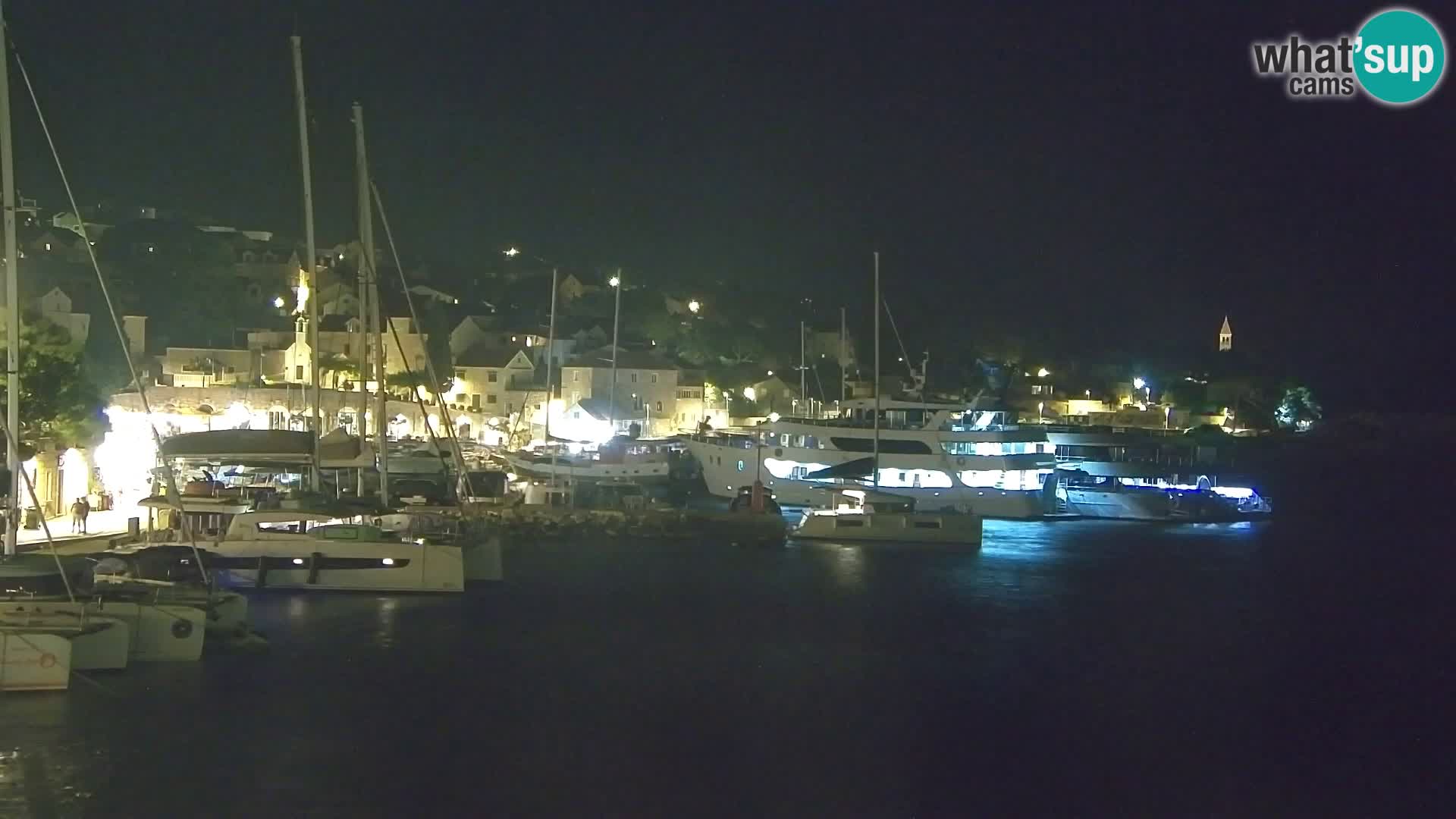 Webcam Bol Centro e Marina – Vista live dal porto di Bol