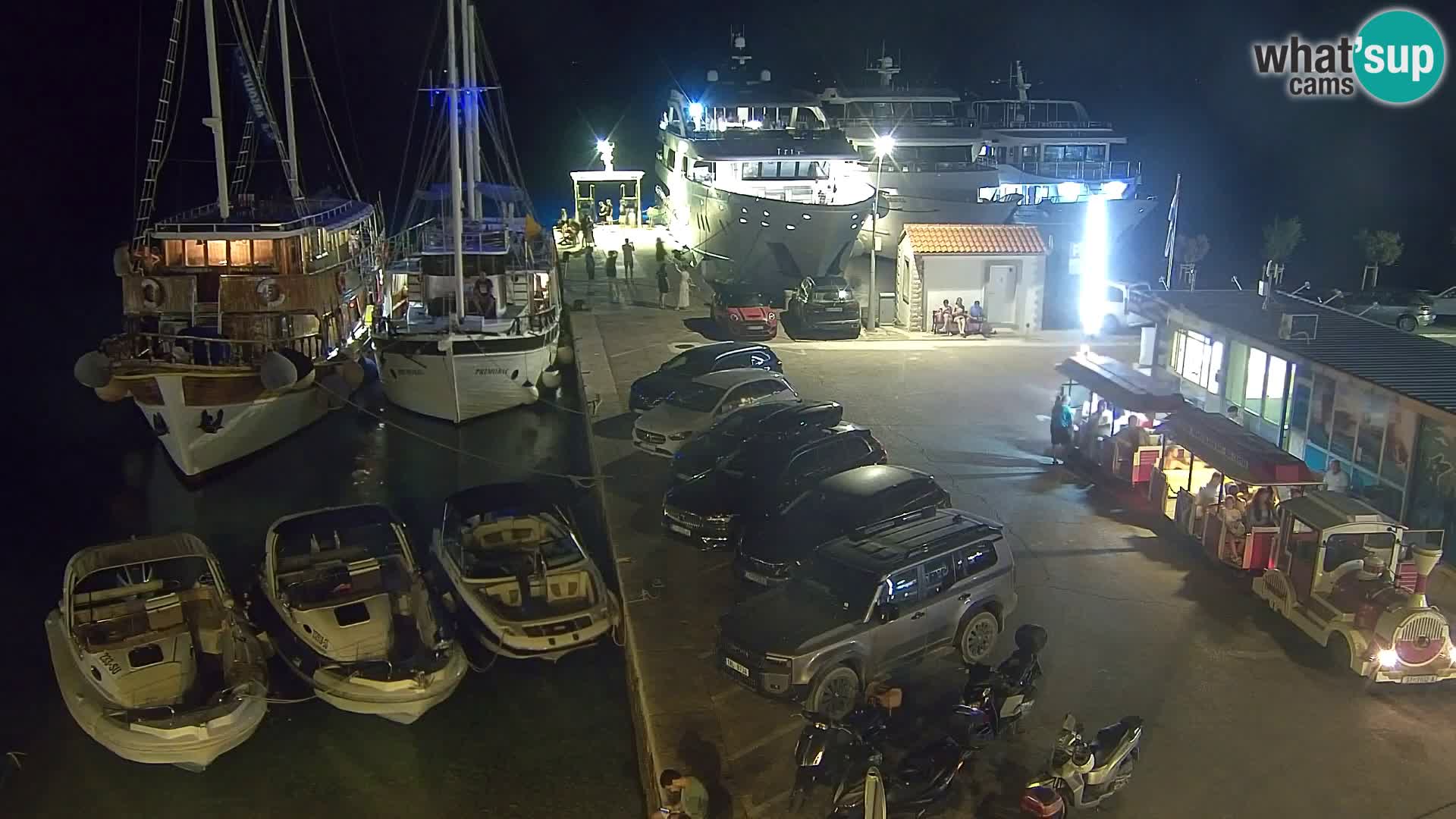 Webcam Bol Centro e Marina – Vista live dal porto di Bol