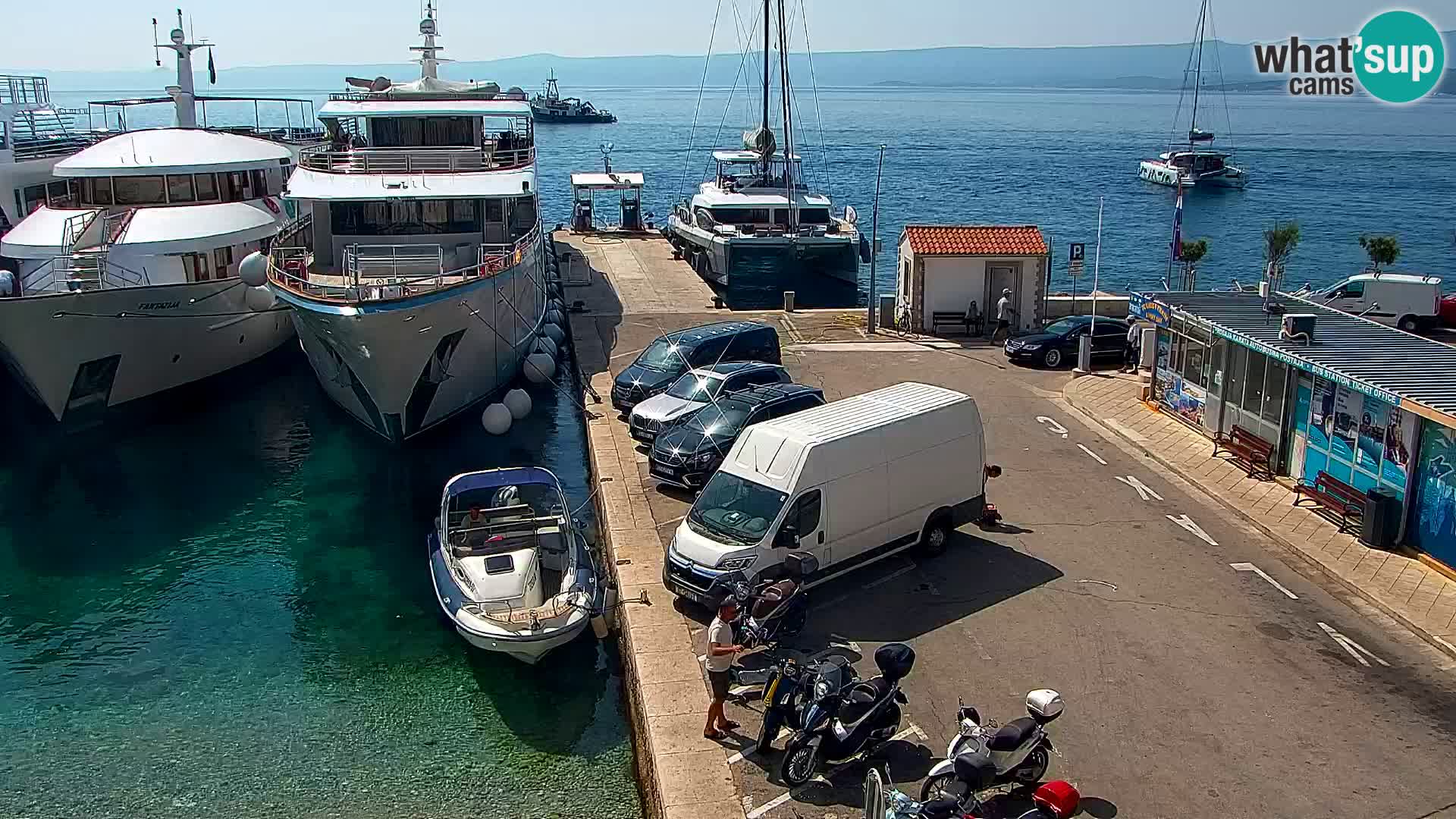 Webcam Bol Centro e Marina – Vista live dal porto di Bol