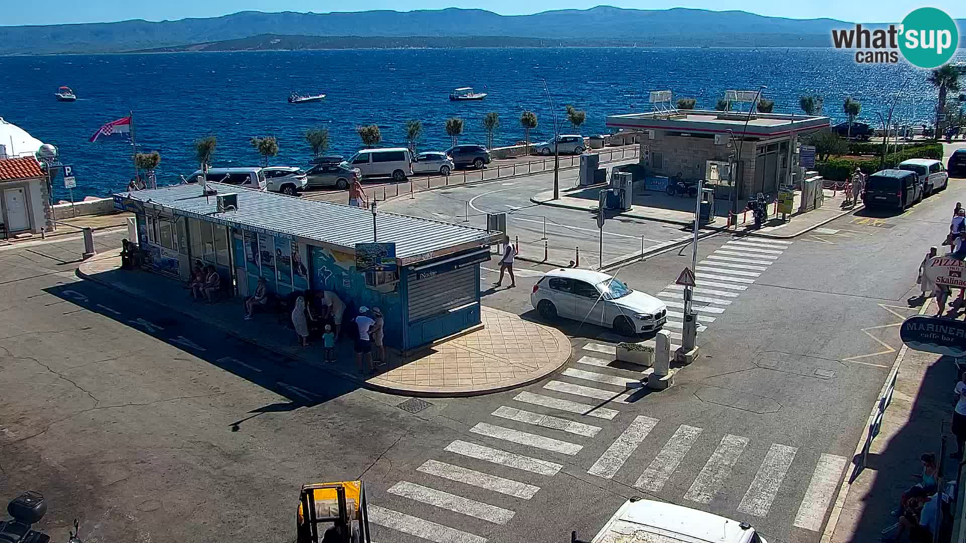 Web kamera Bol – Centar mjesta i marina | Pogled uživo
