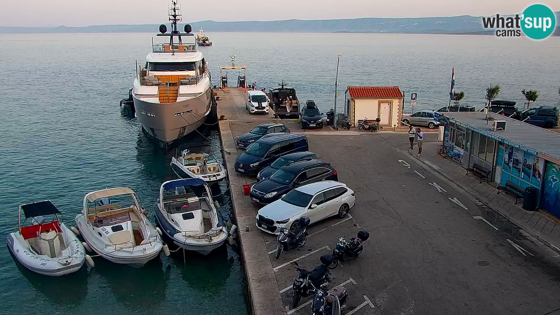 Webcam Bol Centro e Marina – Vista live dal porto di Bol