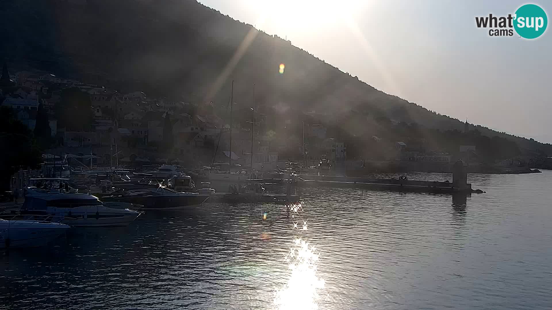 Webcam Bol Centro e Marina – Vista live dal porto di Bol
