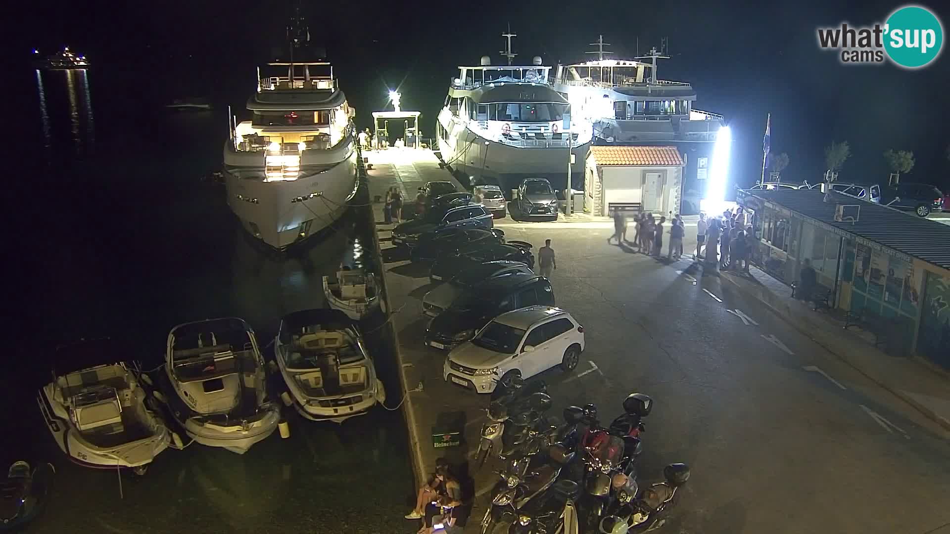 Webcam Bol Centro e Marina – Vista live dal porto di Bol