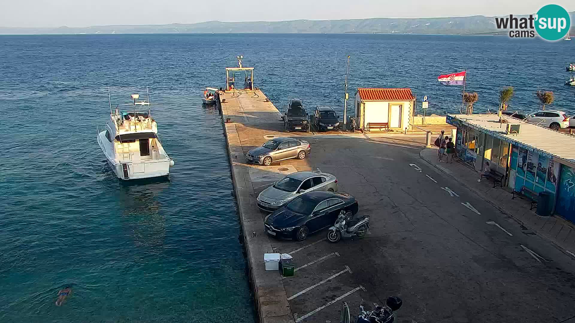 Webcam Bol Centro e Marina – Vista live dal porto di Bol