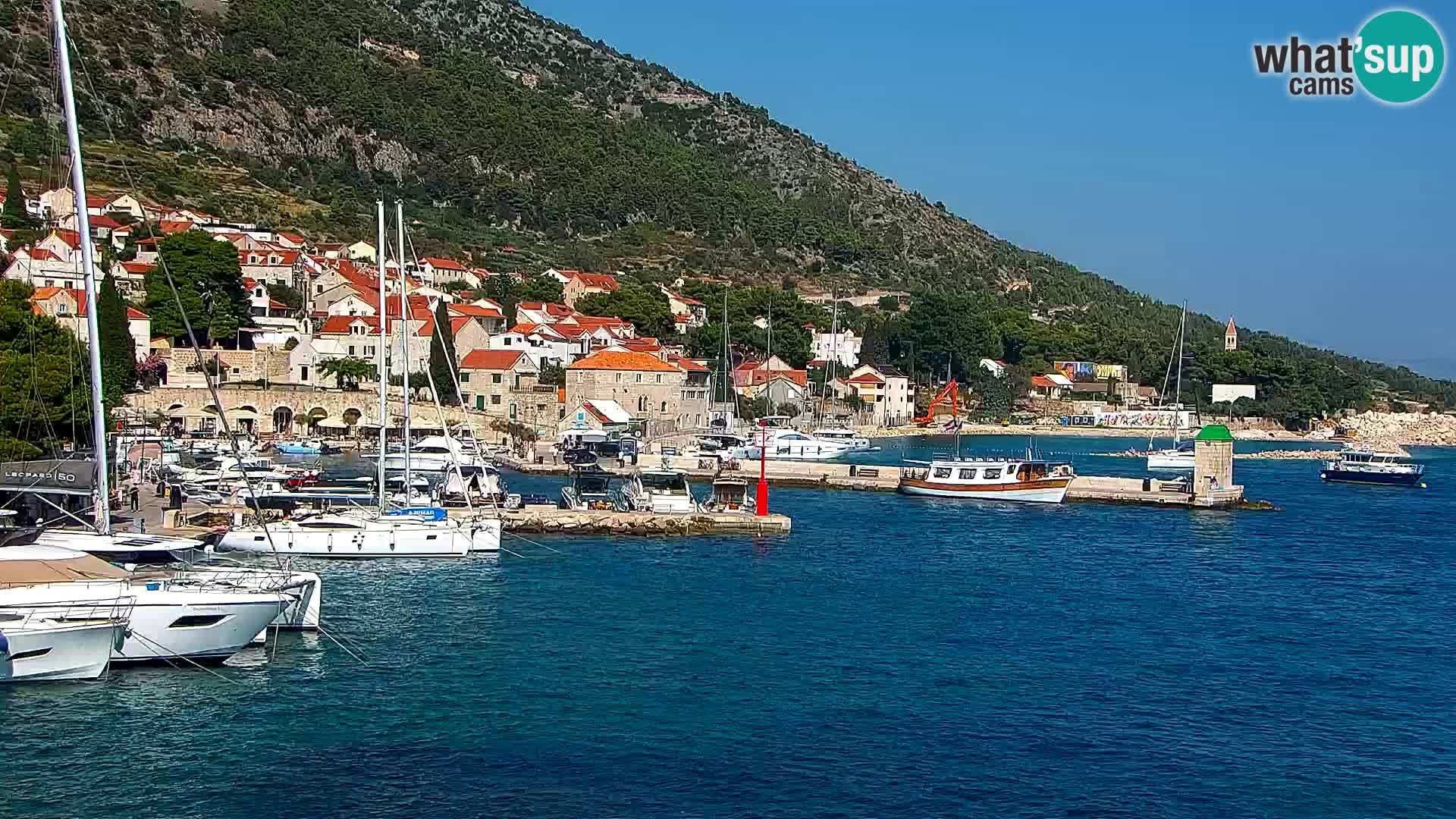 Webcam Bol Centro e Marina – Vista live dal porto di Bol