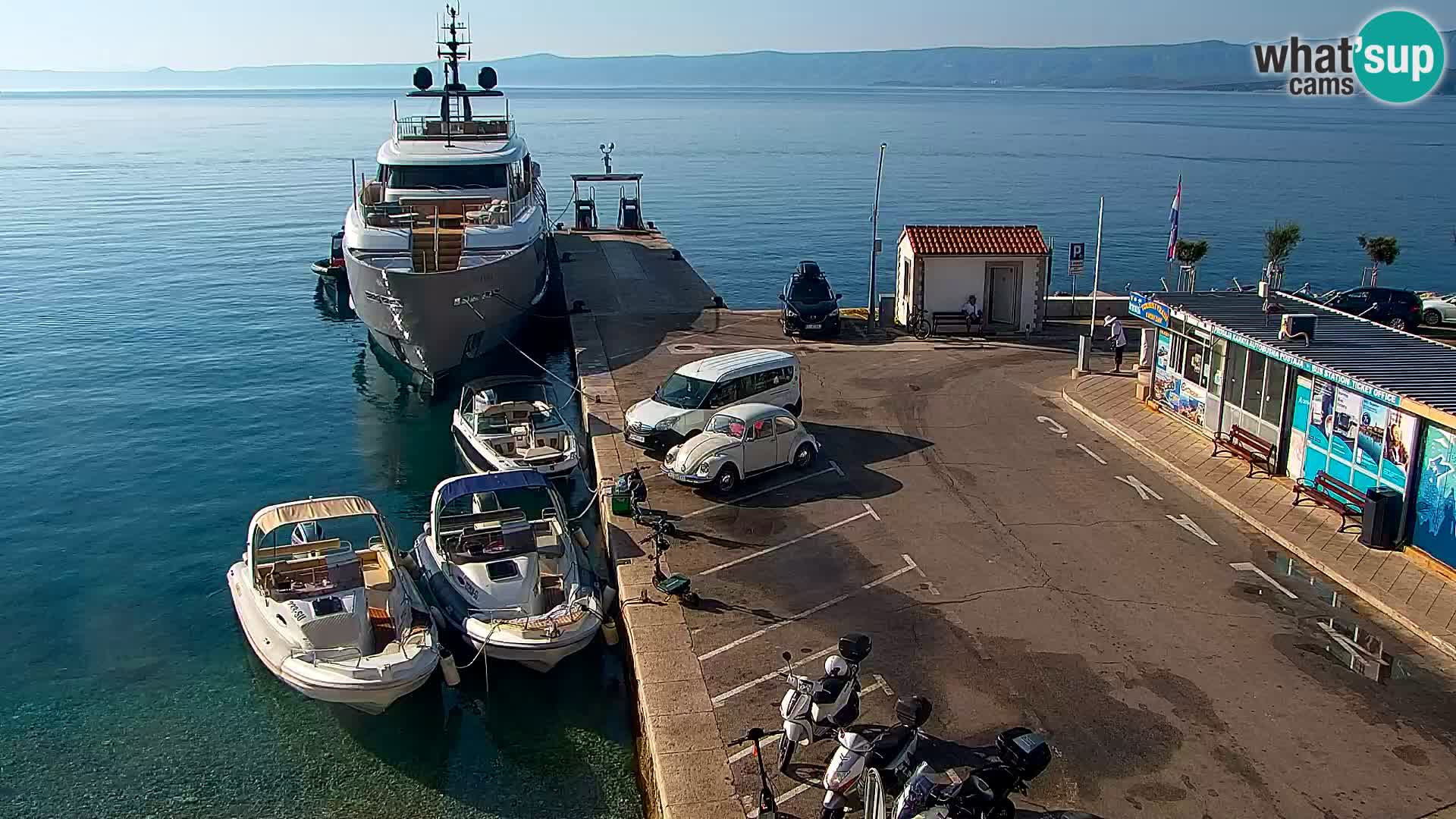 Webcam Bol Centro e Marina – Vista live dal porto di Bol