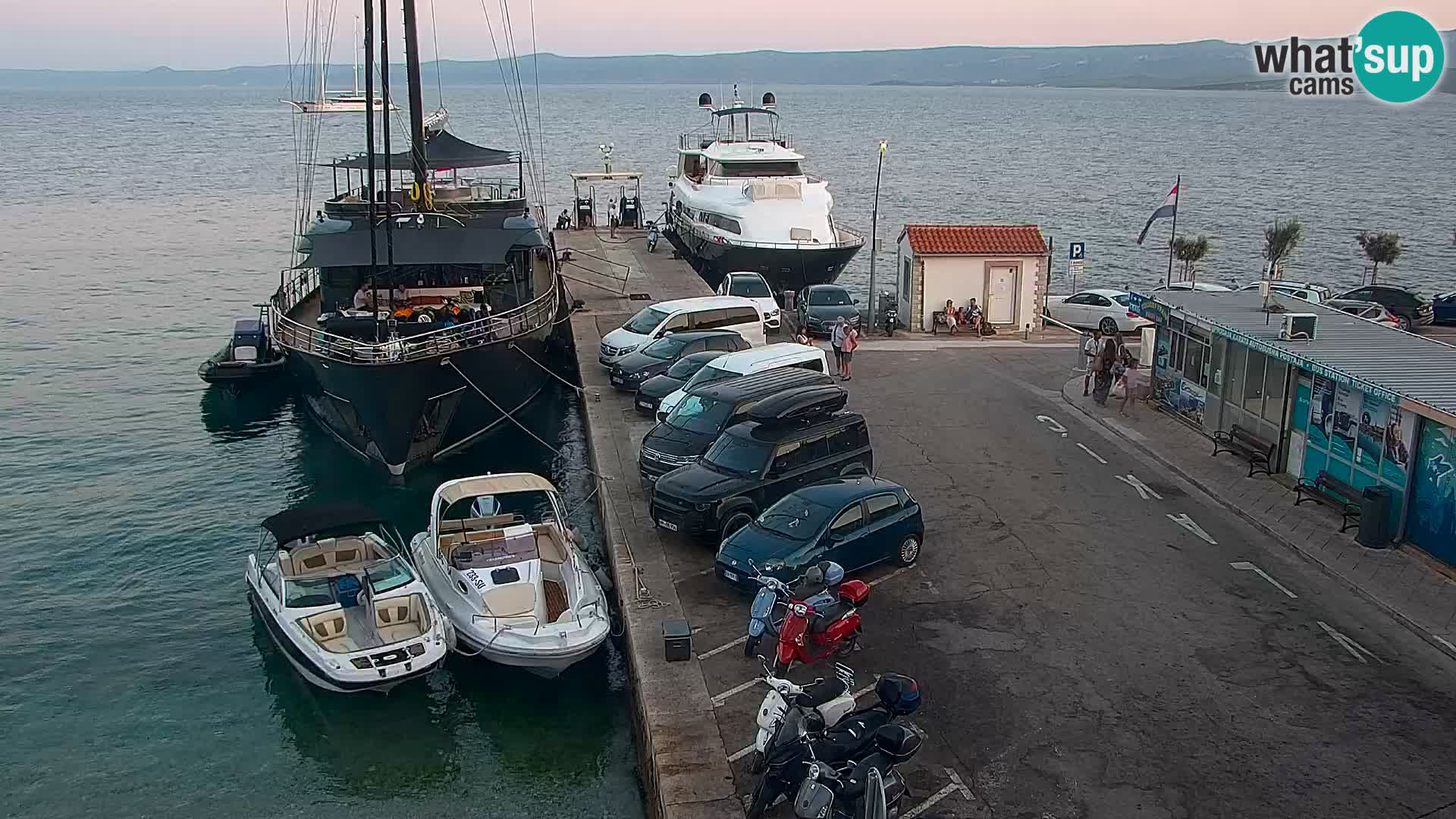 Webcam Bol Hafen & Ortszentrum – Liveblick aus Bol auf der Insel Brač