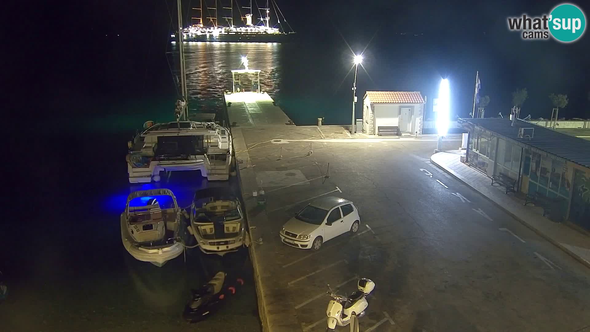 Webcam Bol Centro e Marina – Vista live dal porto di Bol