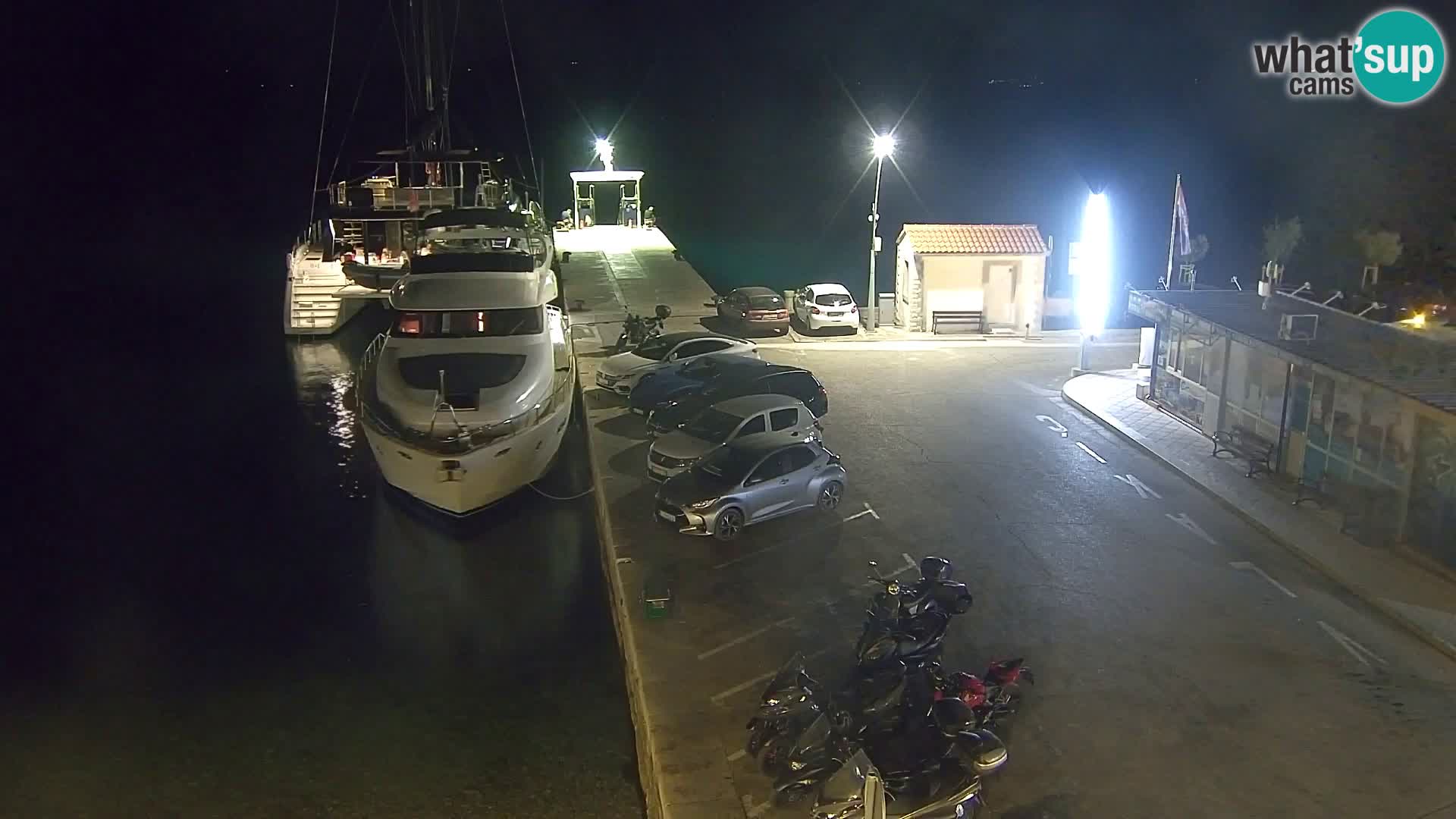 Webcam Bol Centro e Marina – Vista live dal porto di Bol
