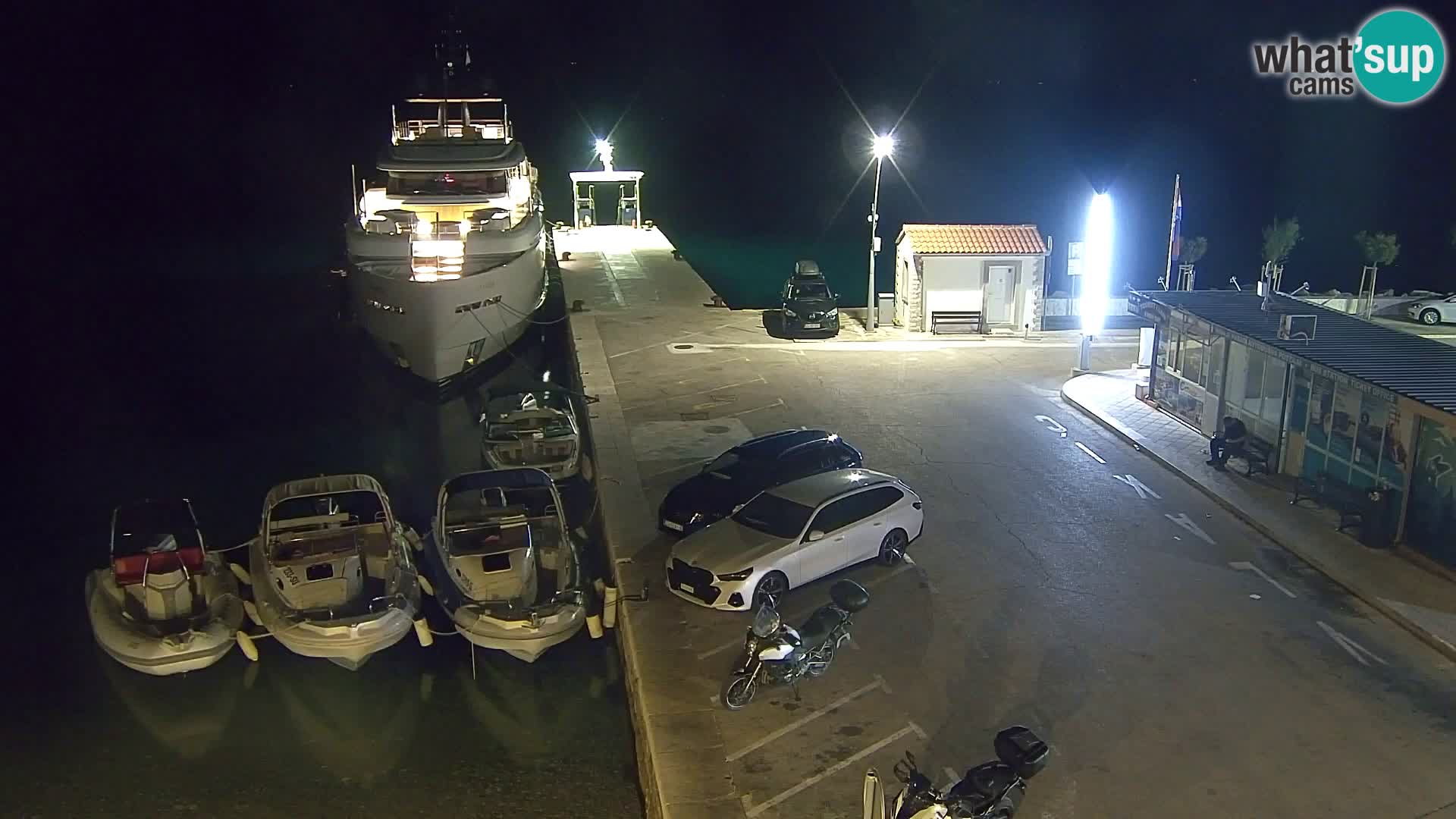 Web kamera Bol – Centar mjesta i marina | Pogled uživo