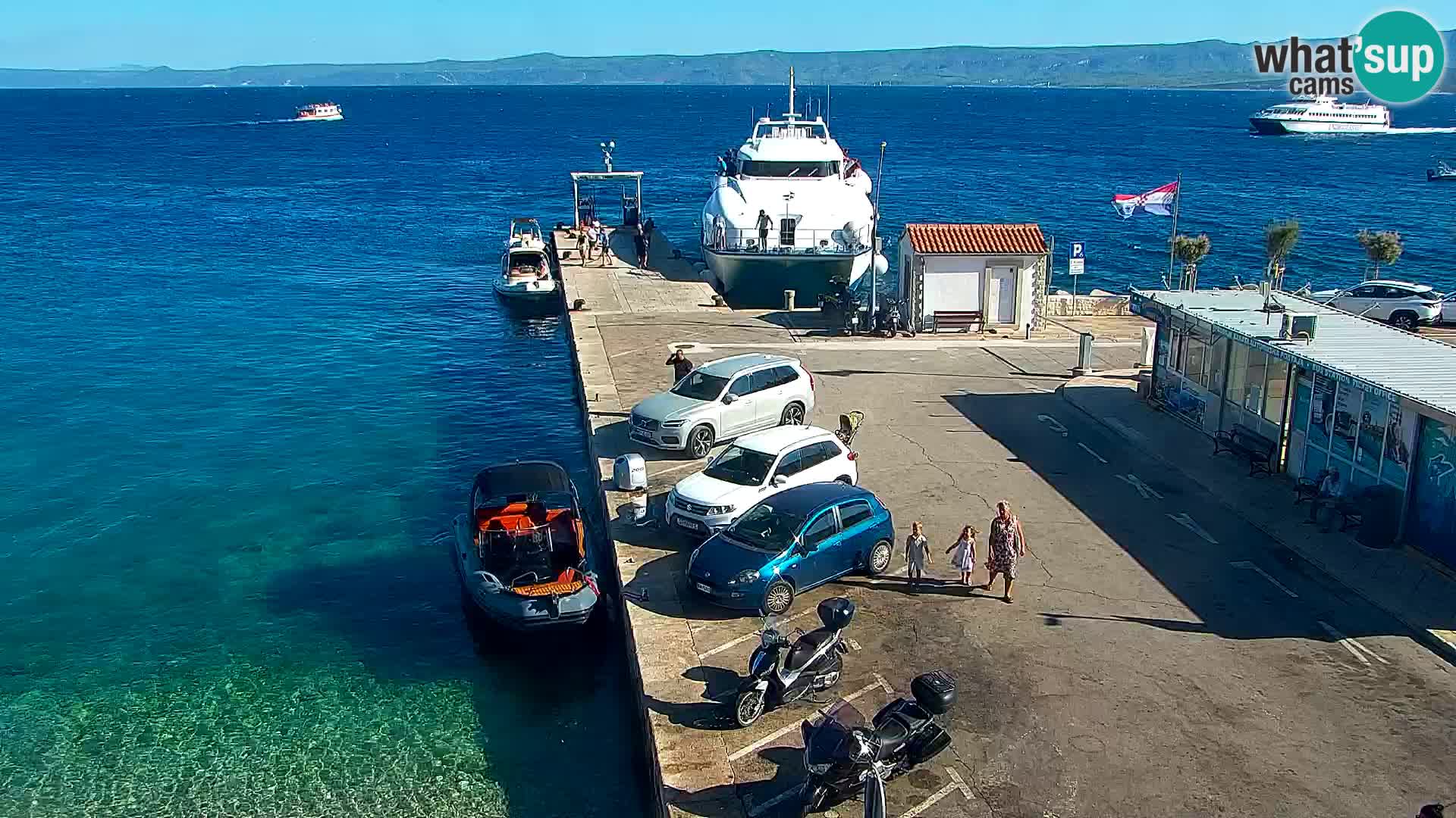 Webcam Bol Centro e Marina – Vista live dal porto di Bol