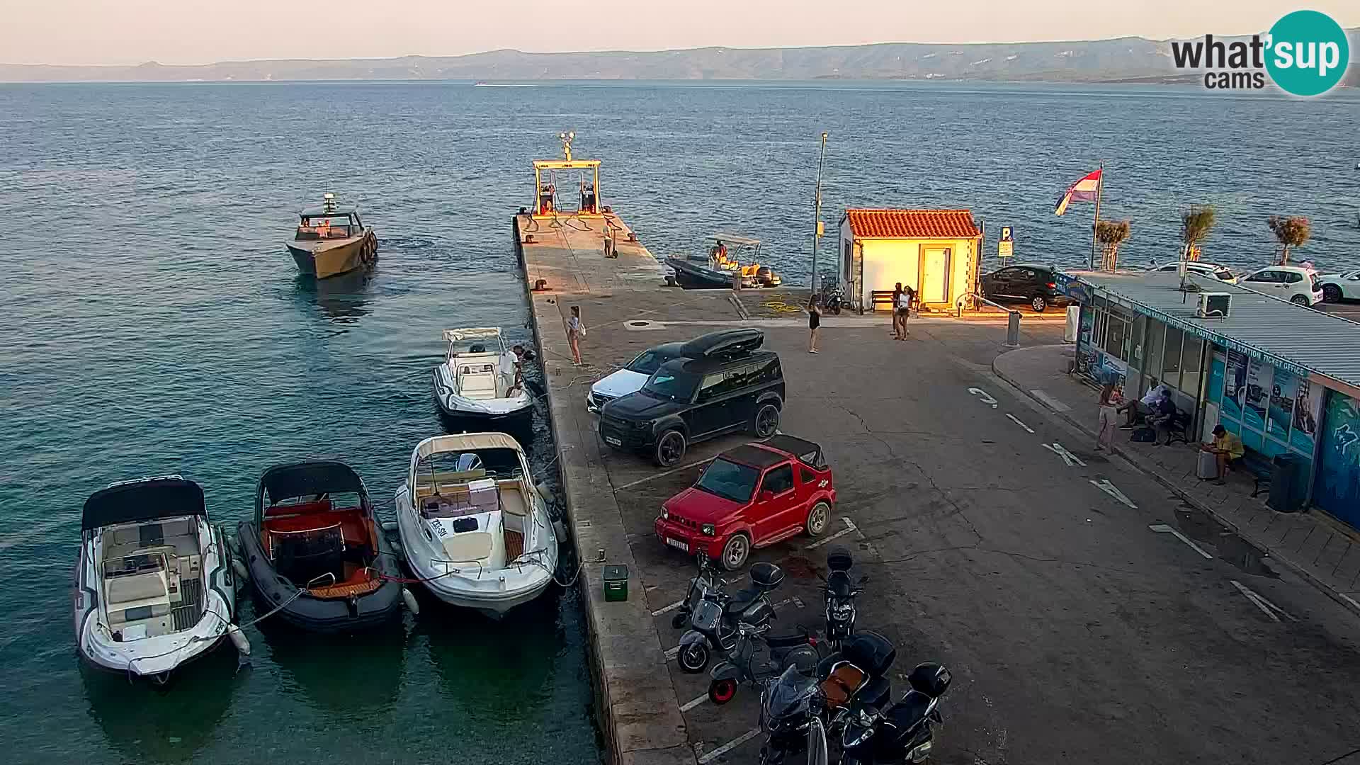 Webcam Bol Town Center & Marina – Live View from Bol, Brač