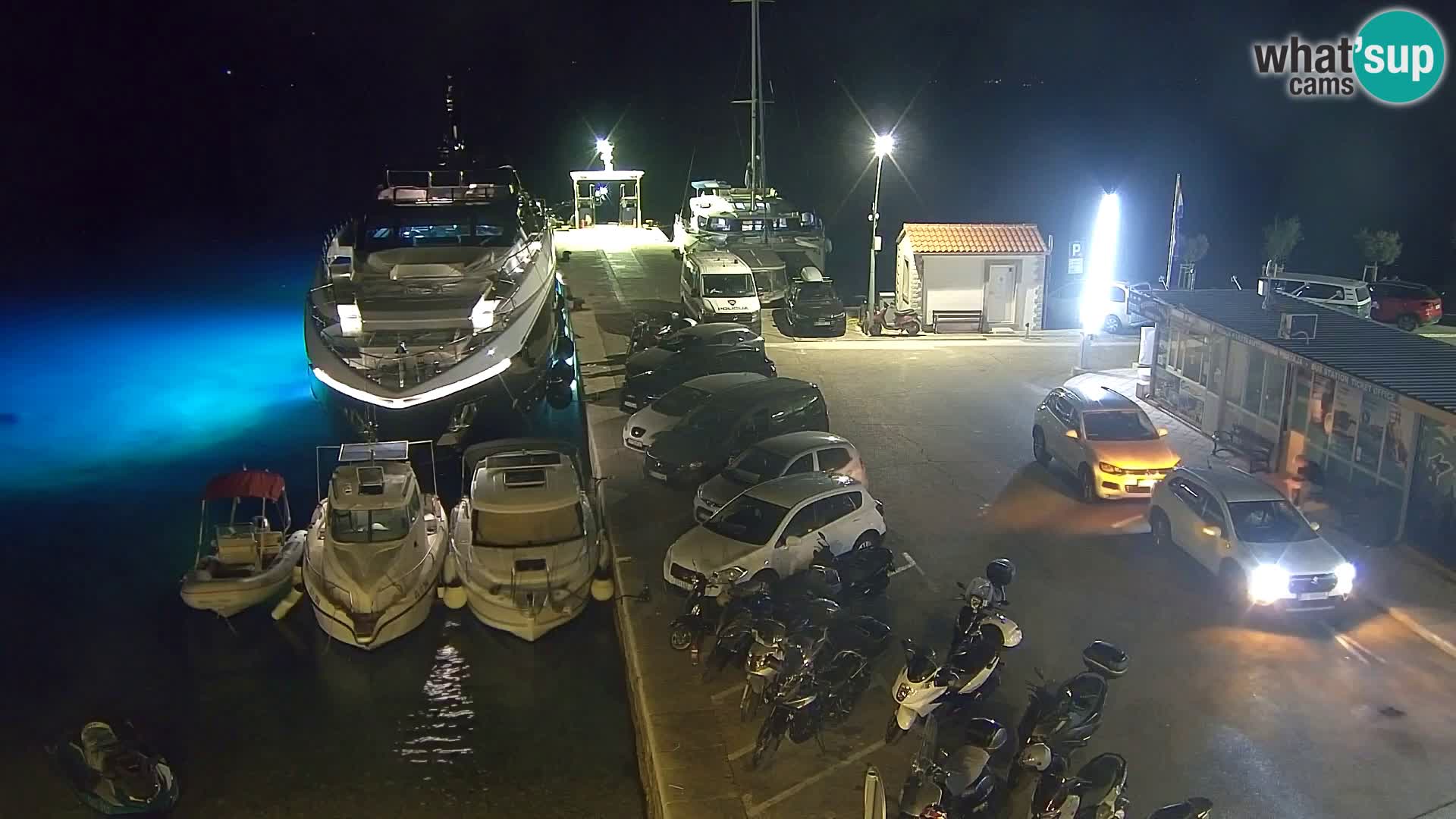 Webcam Bol Centro e Marina – Vista live dal porto di Bol