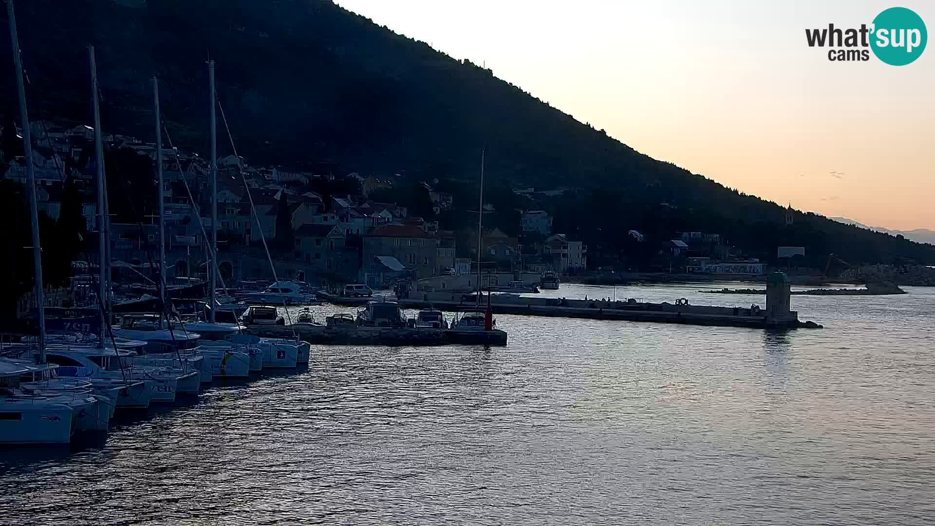 Webcam Bol Hafen & Ortszentrum – Liveblick aus Bol auf der Insel Brač