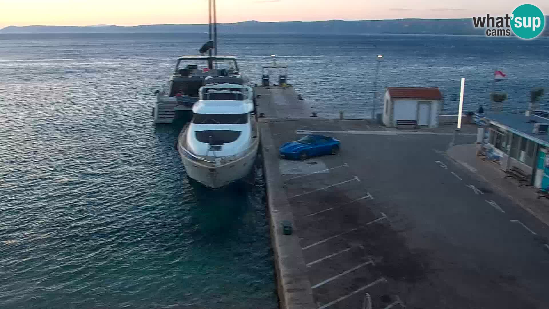 Web kamera Bol – Centar mjesta i marina | Pogled uživo