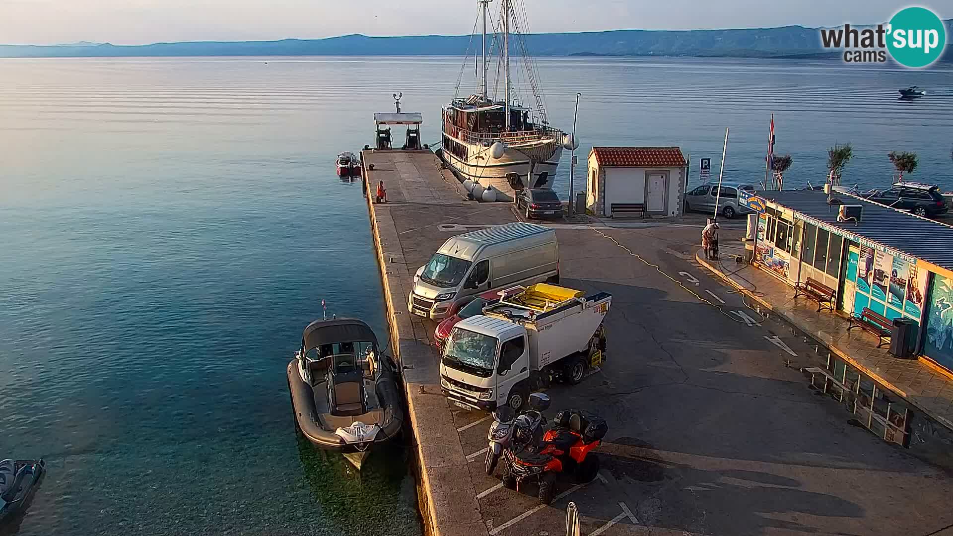 Webcam Bol Town Center & Marina – Live View from Bol, Brač