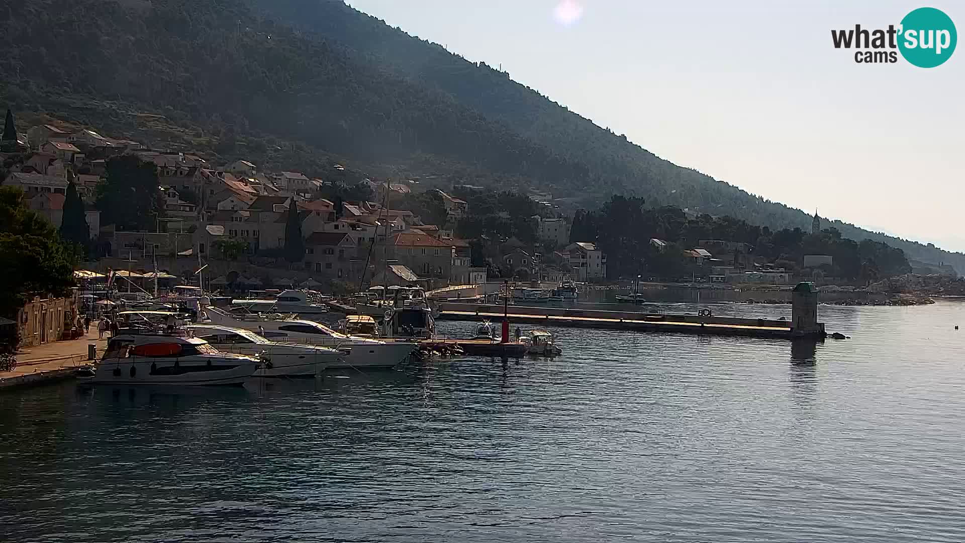 Webcam Bol Centro e Marina – Vista live dal porto di Bol
