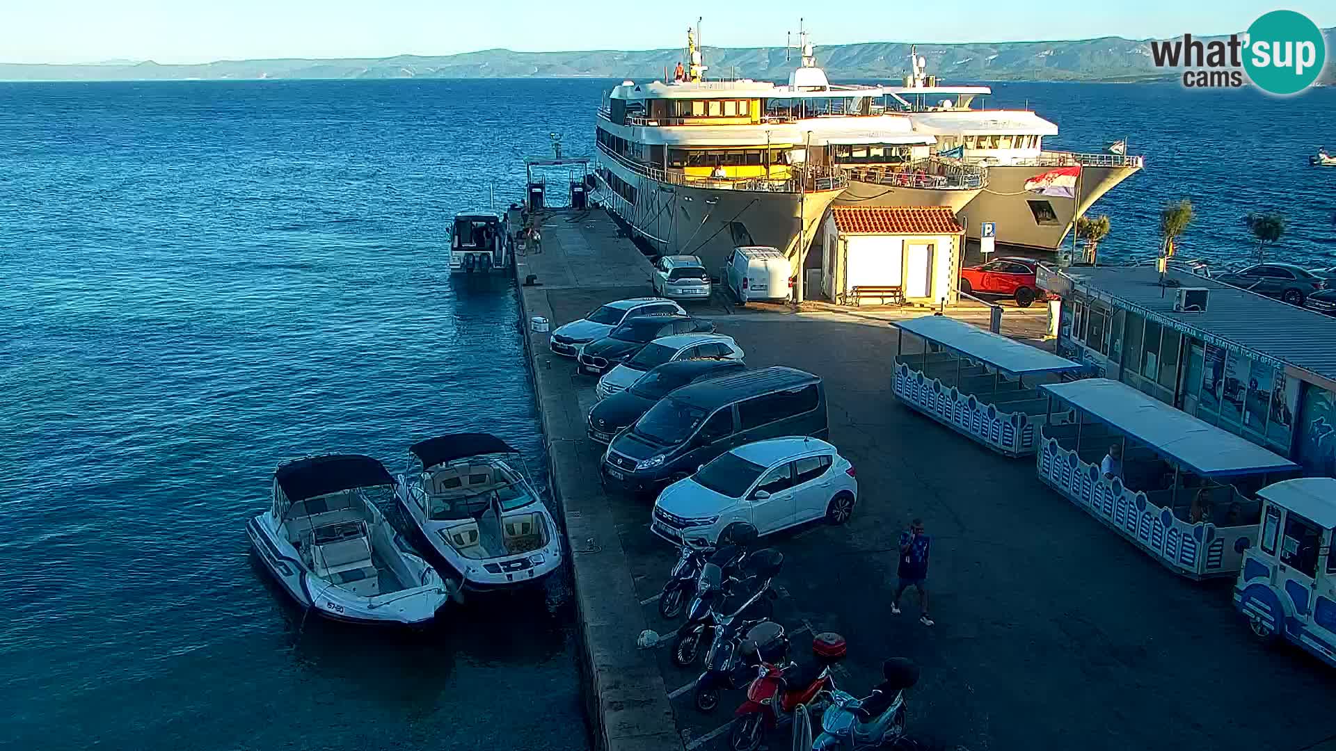 Webcam Bol Town Center & Marina – Live View from Bol, Brač