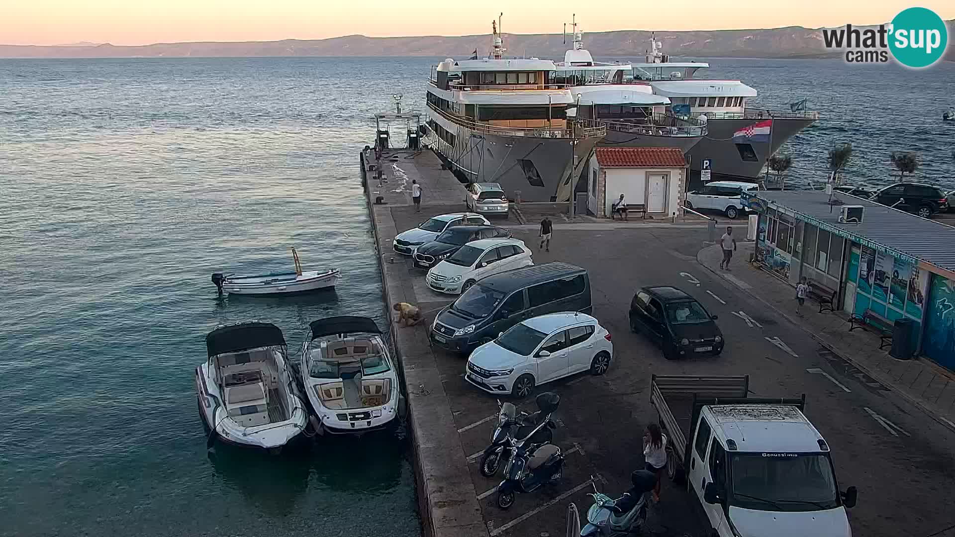 Webcam Bol Centro e Marina – Vista live dal porto di Bol