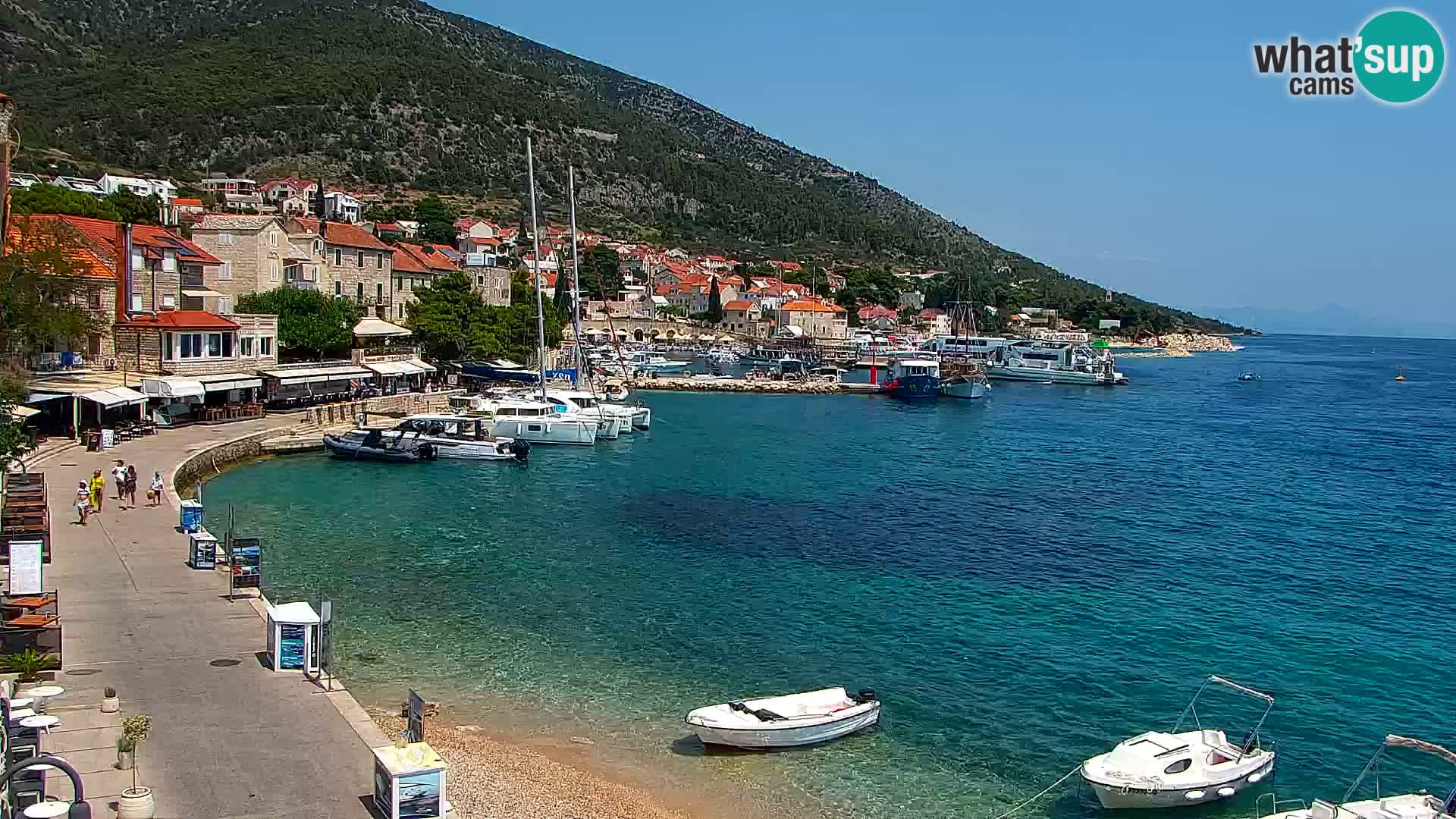 Web kamera Bol – Centar mjesta i marina | Pogled uživo