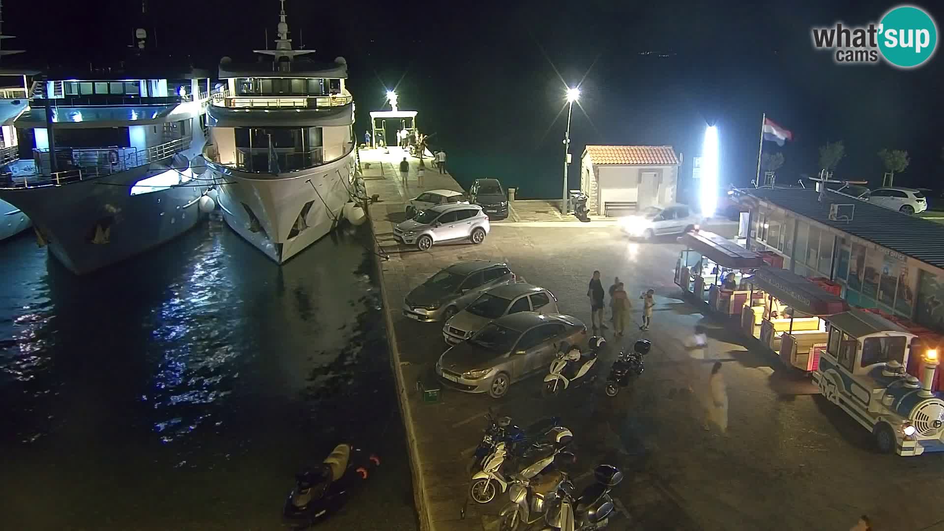 Webcam Bol Centro e Marina – Vista live dal porto di Bol