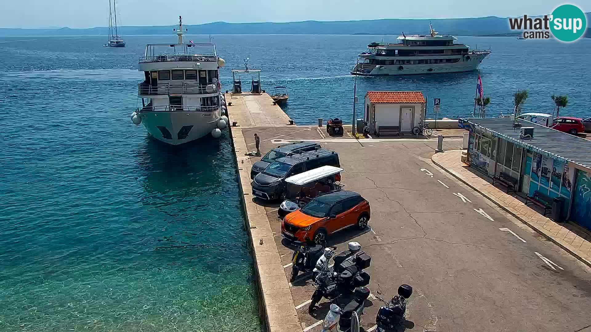 Webcam Bol Centro e Marina – Vista live dal porto di Bol