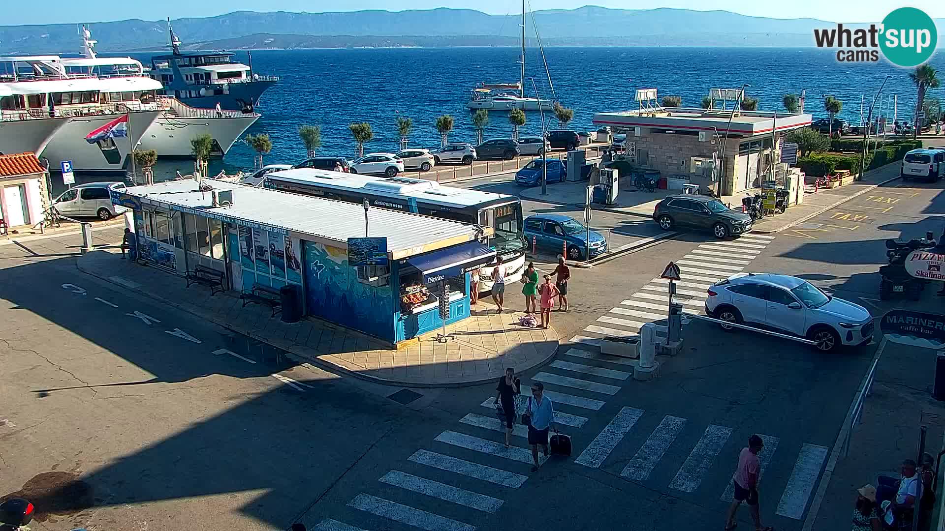 Webcam Bol Centro e Marina – Vista live dal porto di Bol