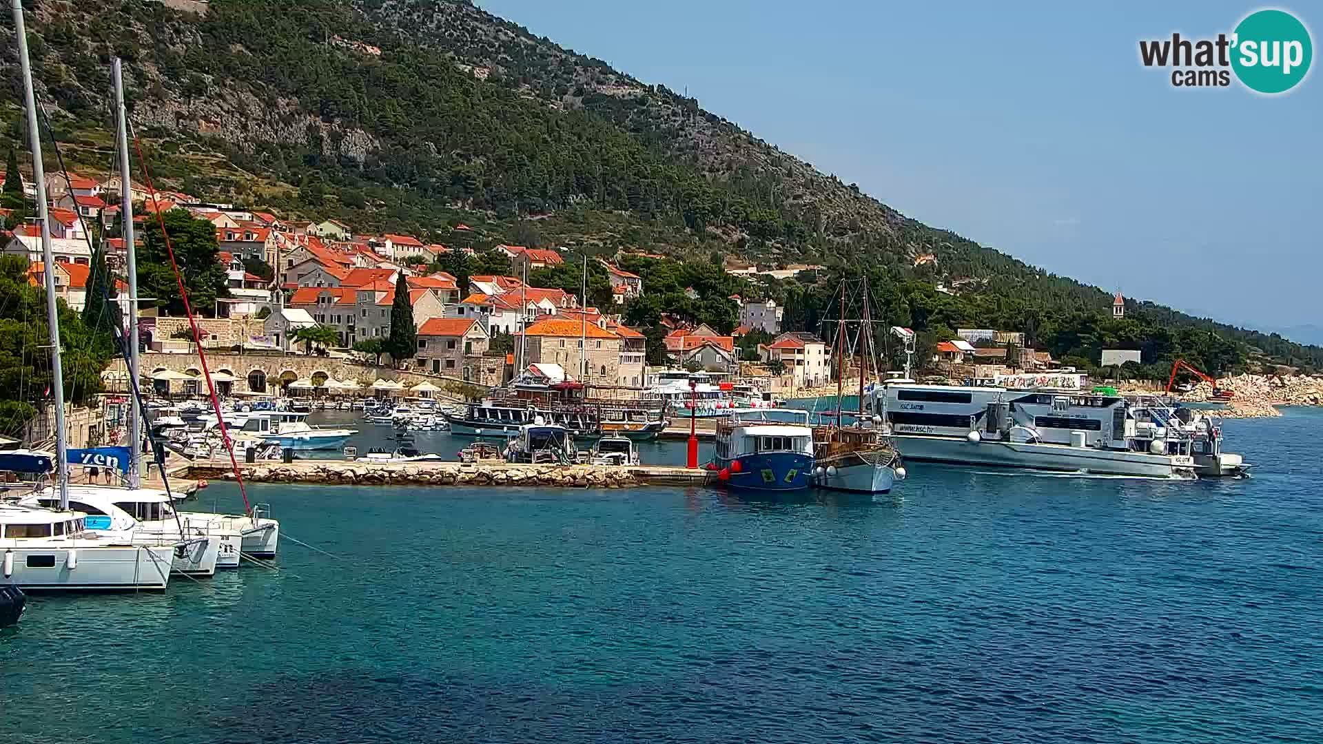 Webcam Bol Hafen & Ortszentrum – Liveblick aus Bol auf der Insel Brač