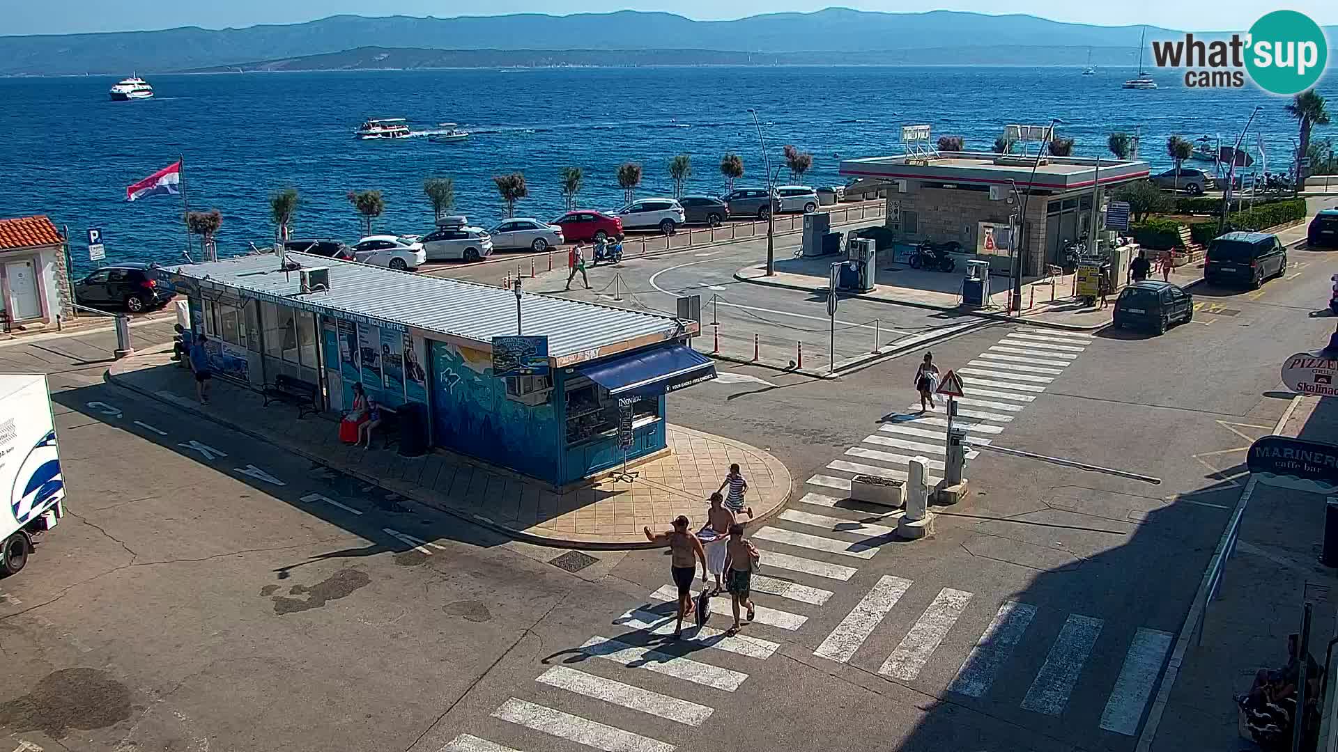Web kamera Bol – Centar mjesta i marina | Pogled uživo