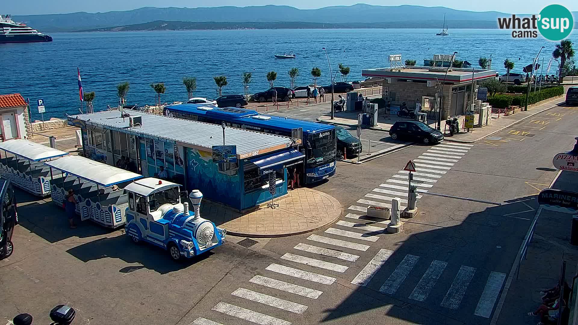 Web kamera Bol – Centar mjesta i marina | Pogled uživo