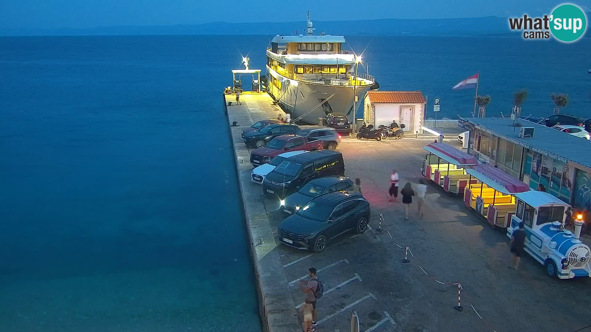 Web kamera Bol – Centar mjesta i marina | Pogled uživo