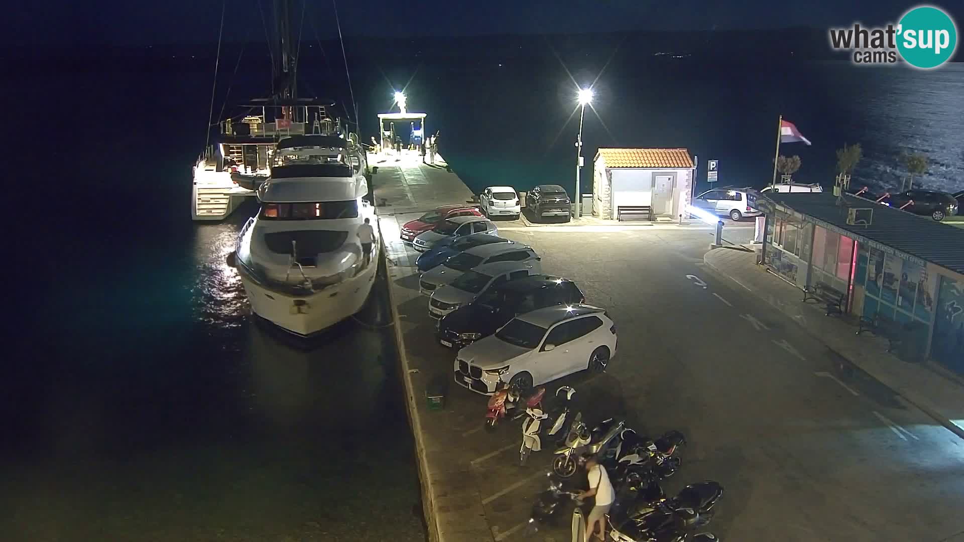 Webcam Bol Centro e Marina – Vista live dal porto di Bol